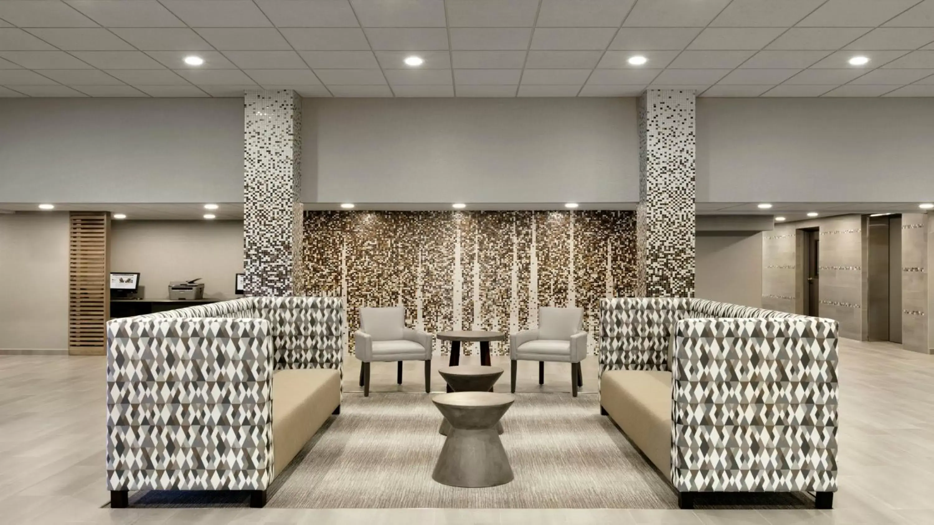 Lobby or reception in Holiday Inn Express - Williamsburg Busch Gardens Area, an IHG Hotel