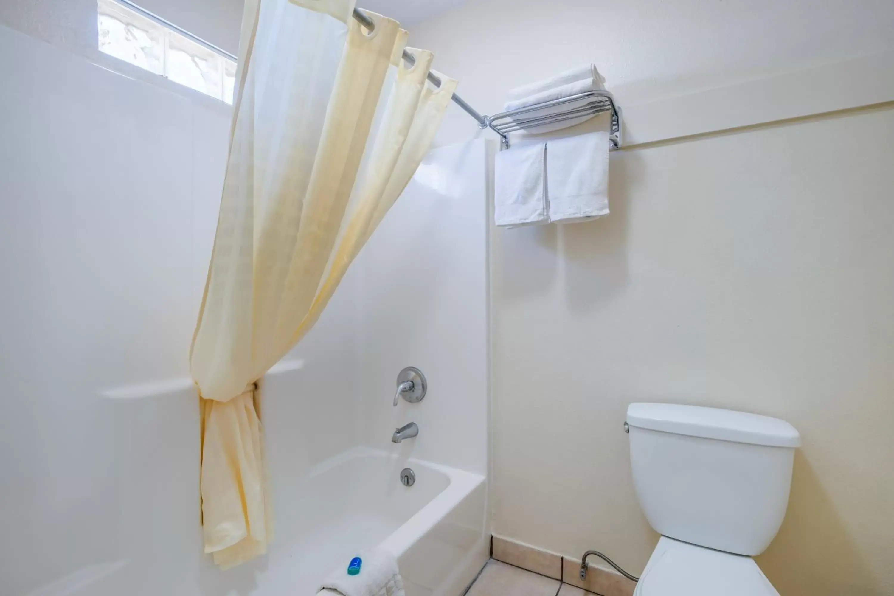 Shower, Bathroom in Rodeway Inn & Suites