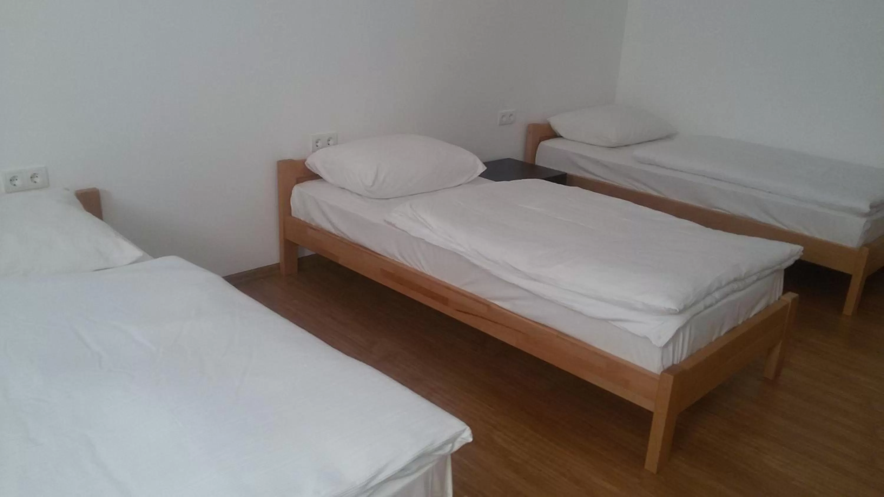 Classic Triple Room in Motel Maks