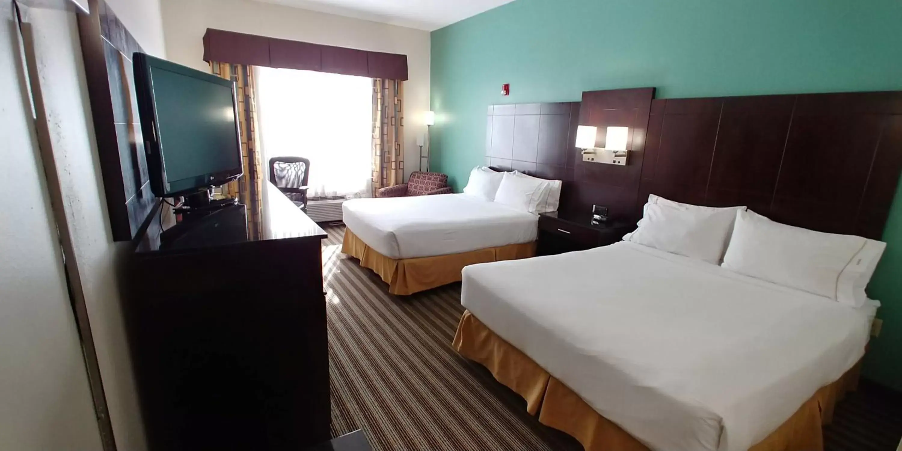 Photo of the whole room, Bed in Holiday Inn Express Hotel & Suites West Point-Fort Montgomery, an IHG Hotel