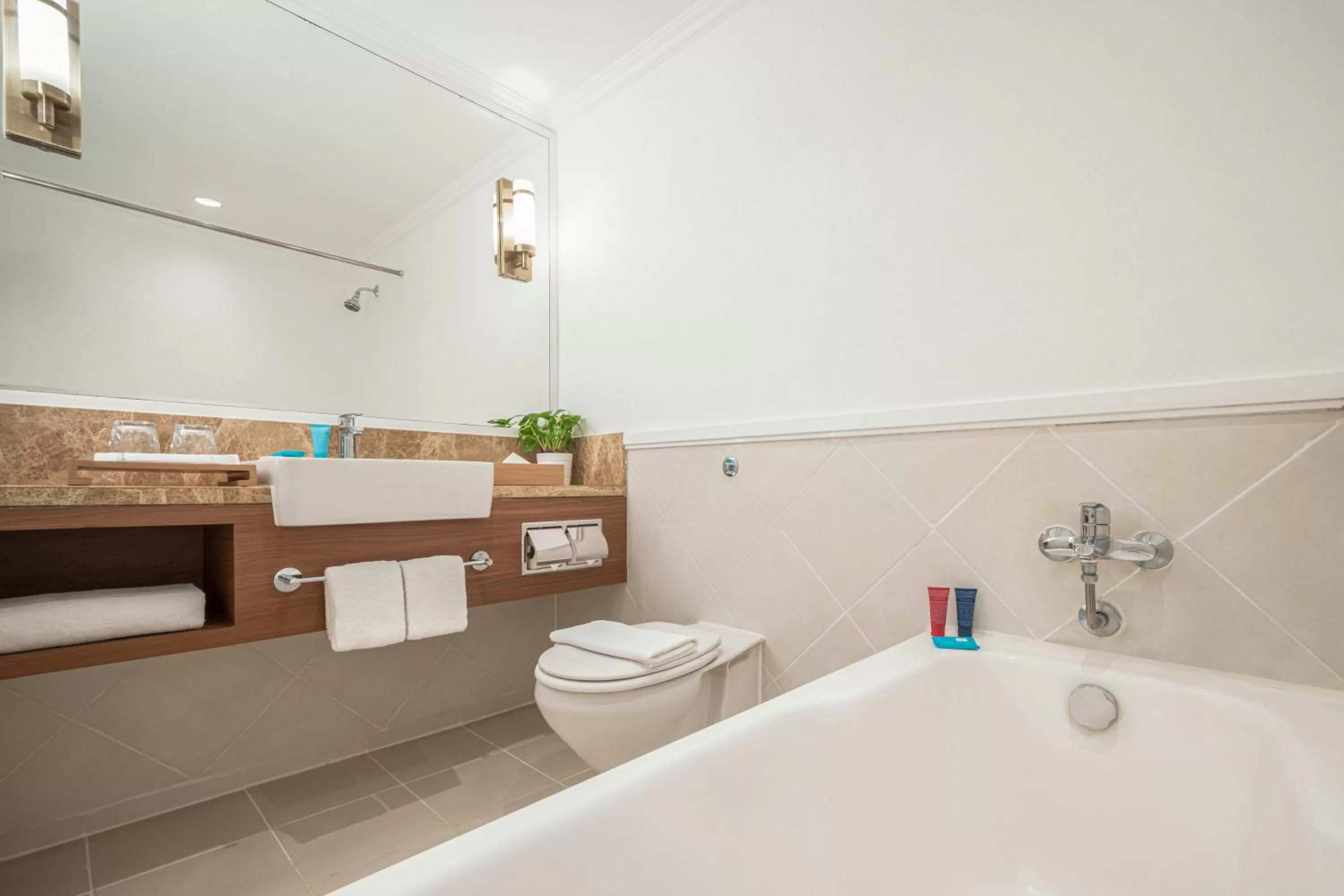 Toilet in Orchard Rendezvous Hotel by Far East Hospitality