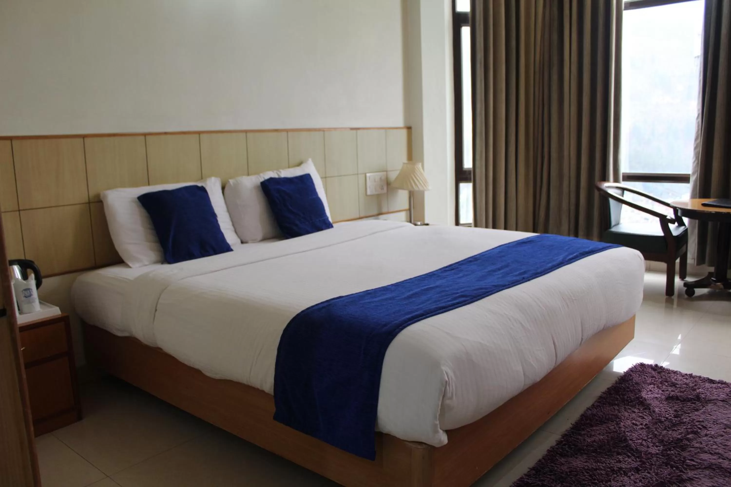 Photo of the whole room, Bed in Hotel Broadways Inn