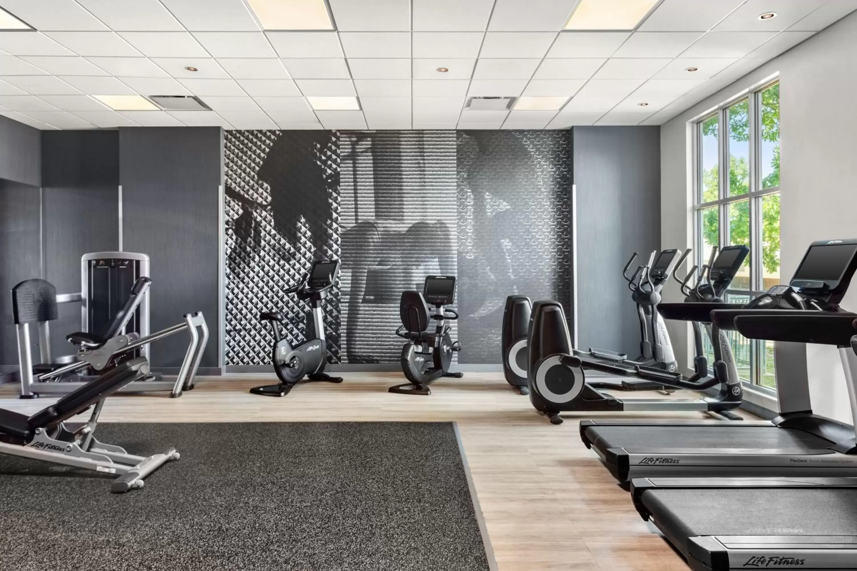 Fitness centre/facilities, Fitness Center/Facilities in Delta Hotels by Marriott Midwest City at the Reed Conference Center