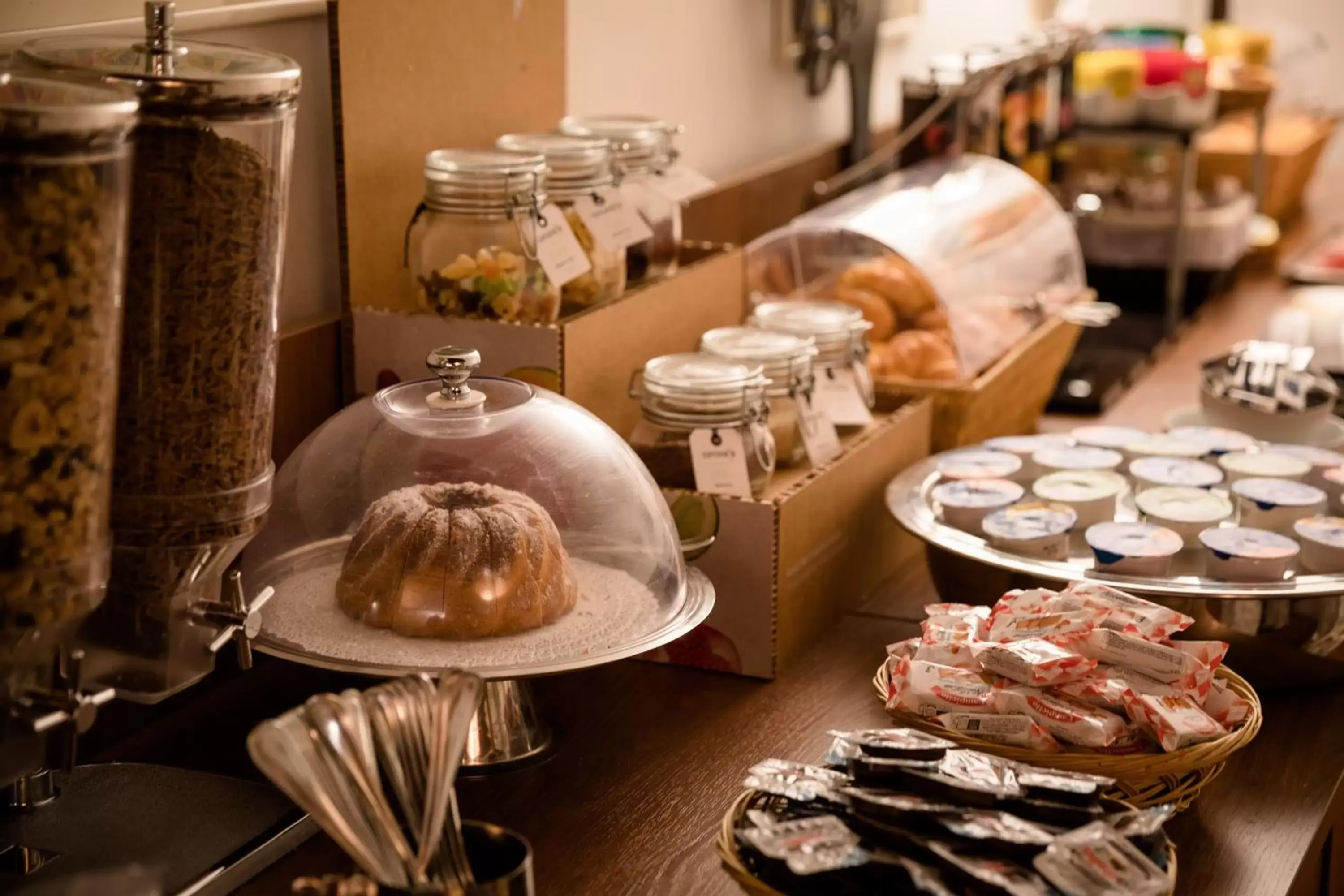 Continental breakfast, Food in Hotel Duomo