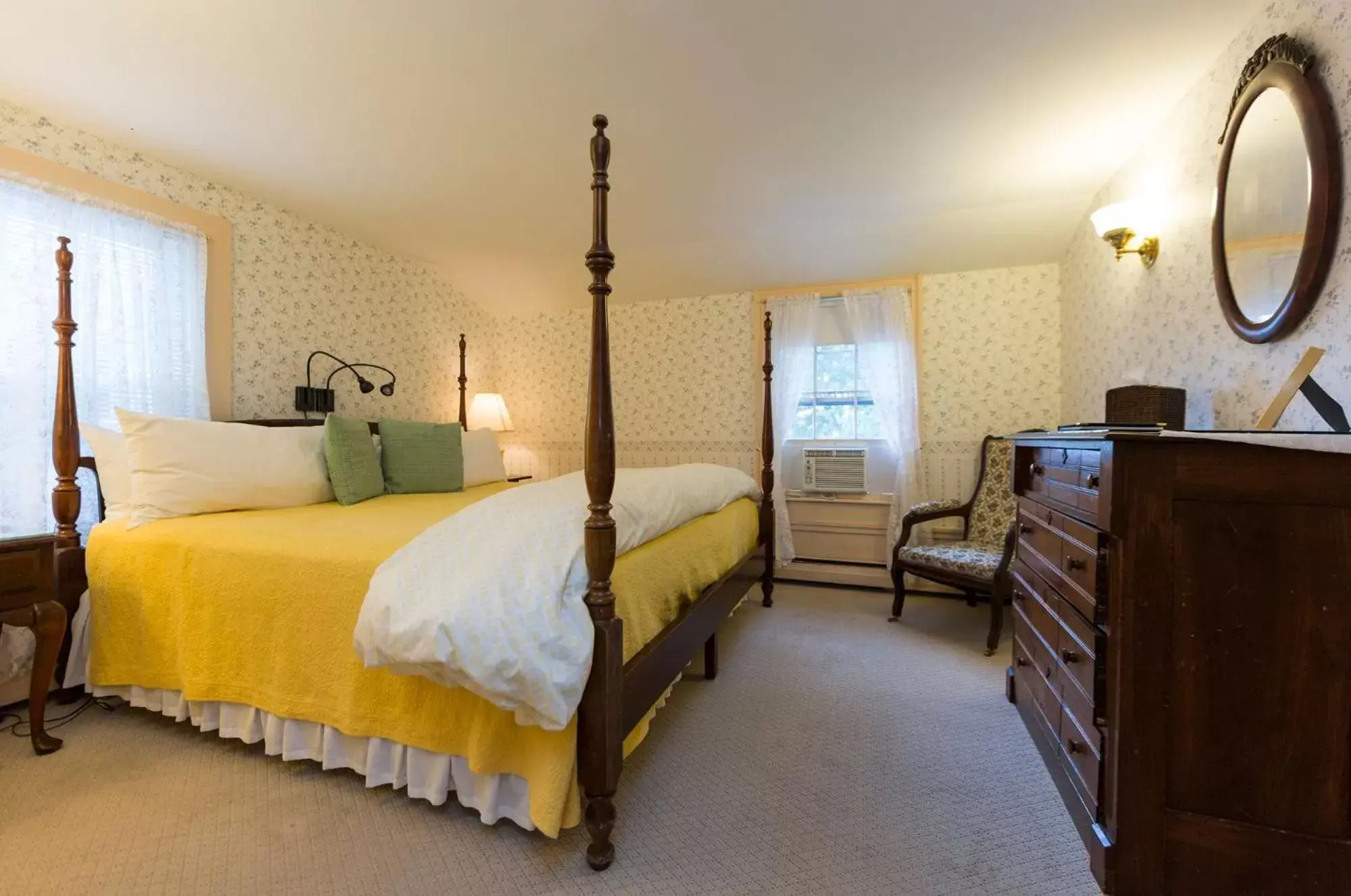 Bedroom in The Elmhurst Inn
