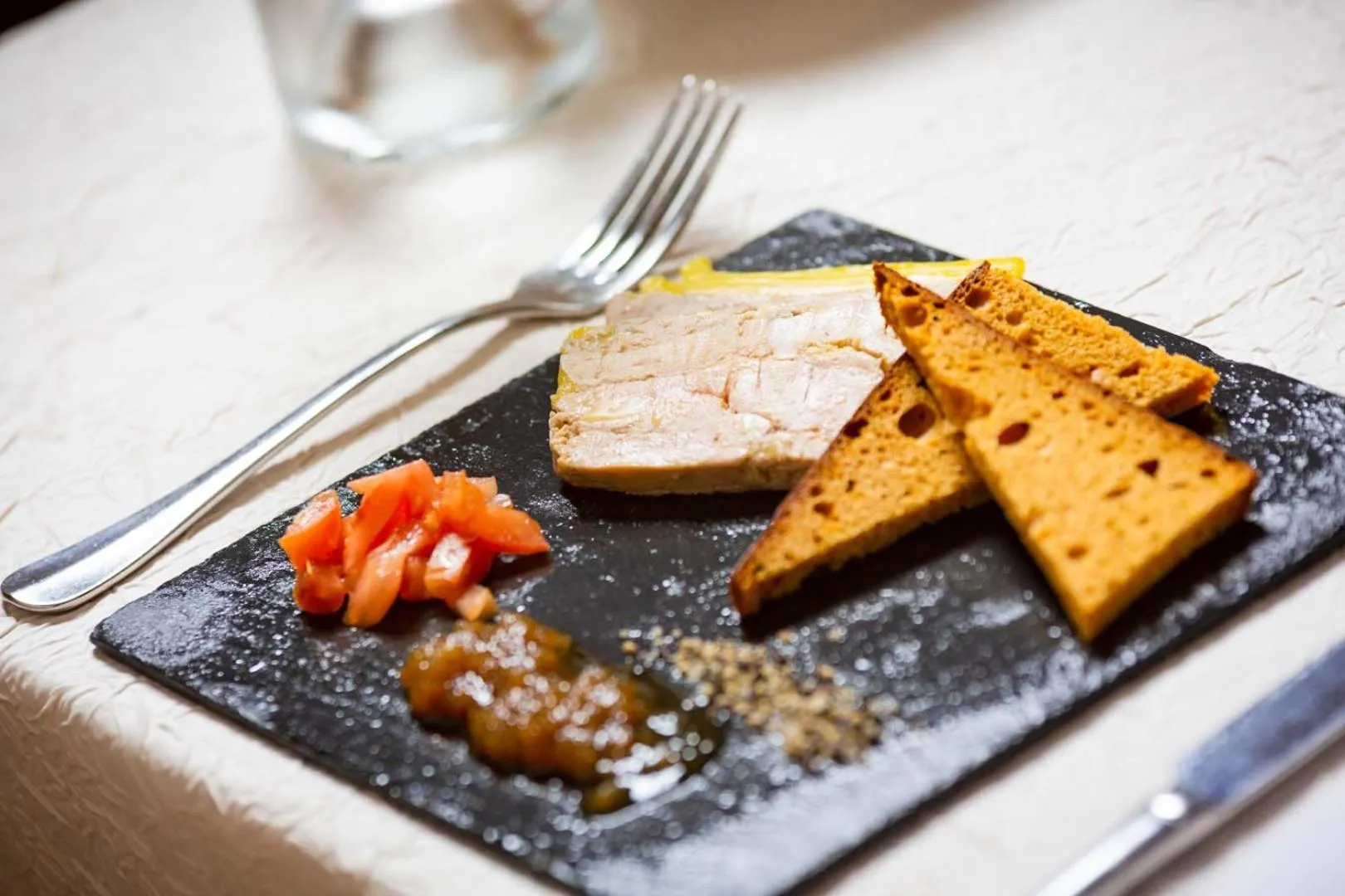 Restaurant/places to eat in Hotel Les Trois Lys