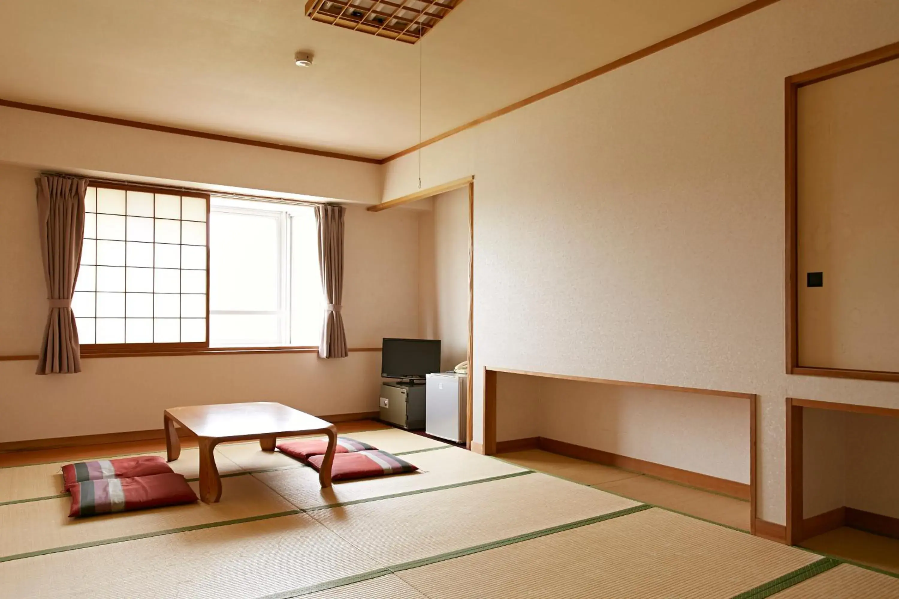 Photo of the whole room, Seating Area in Shiga Lake Hotel