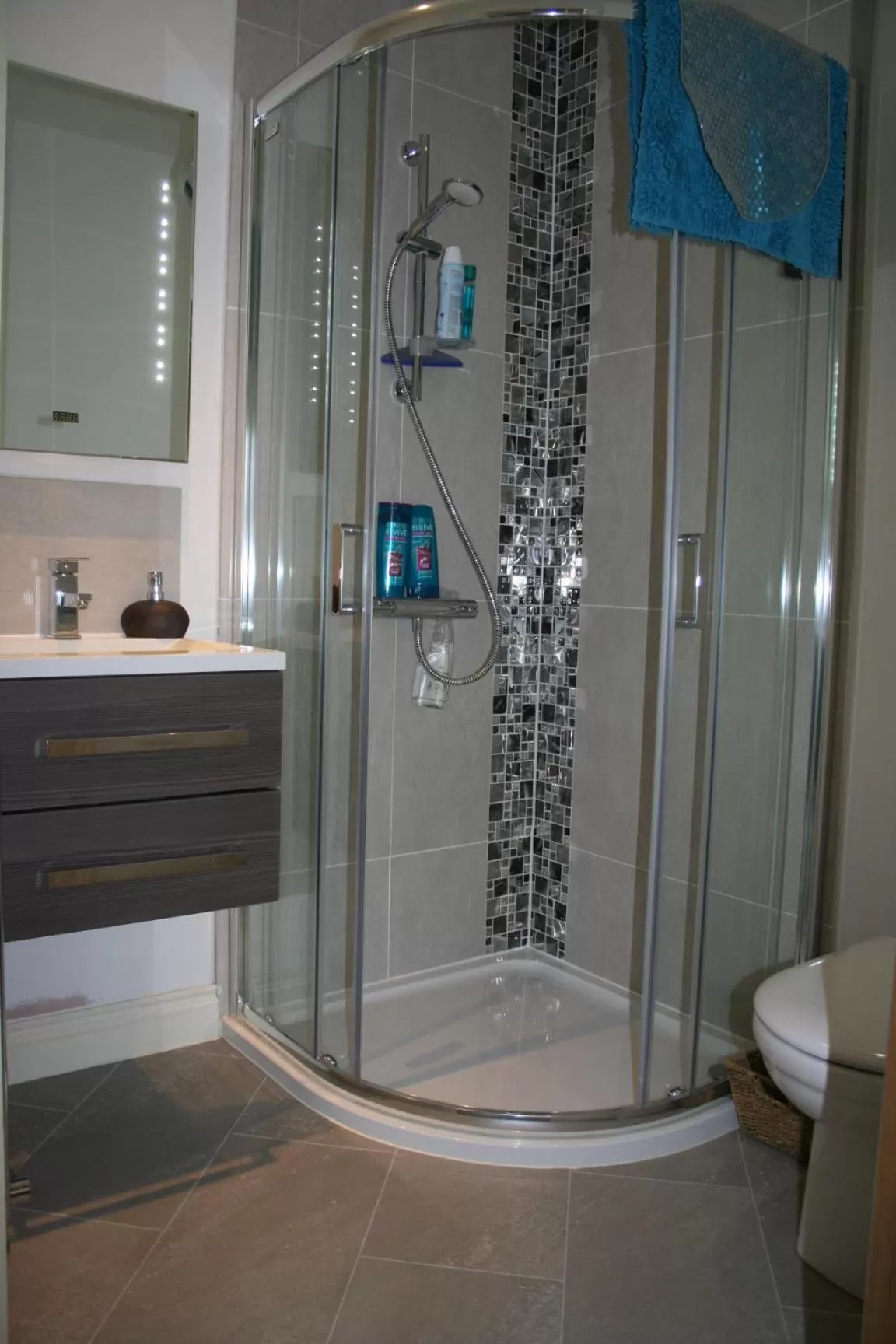 Shower in Labbadax House