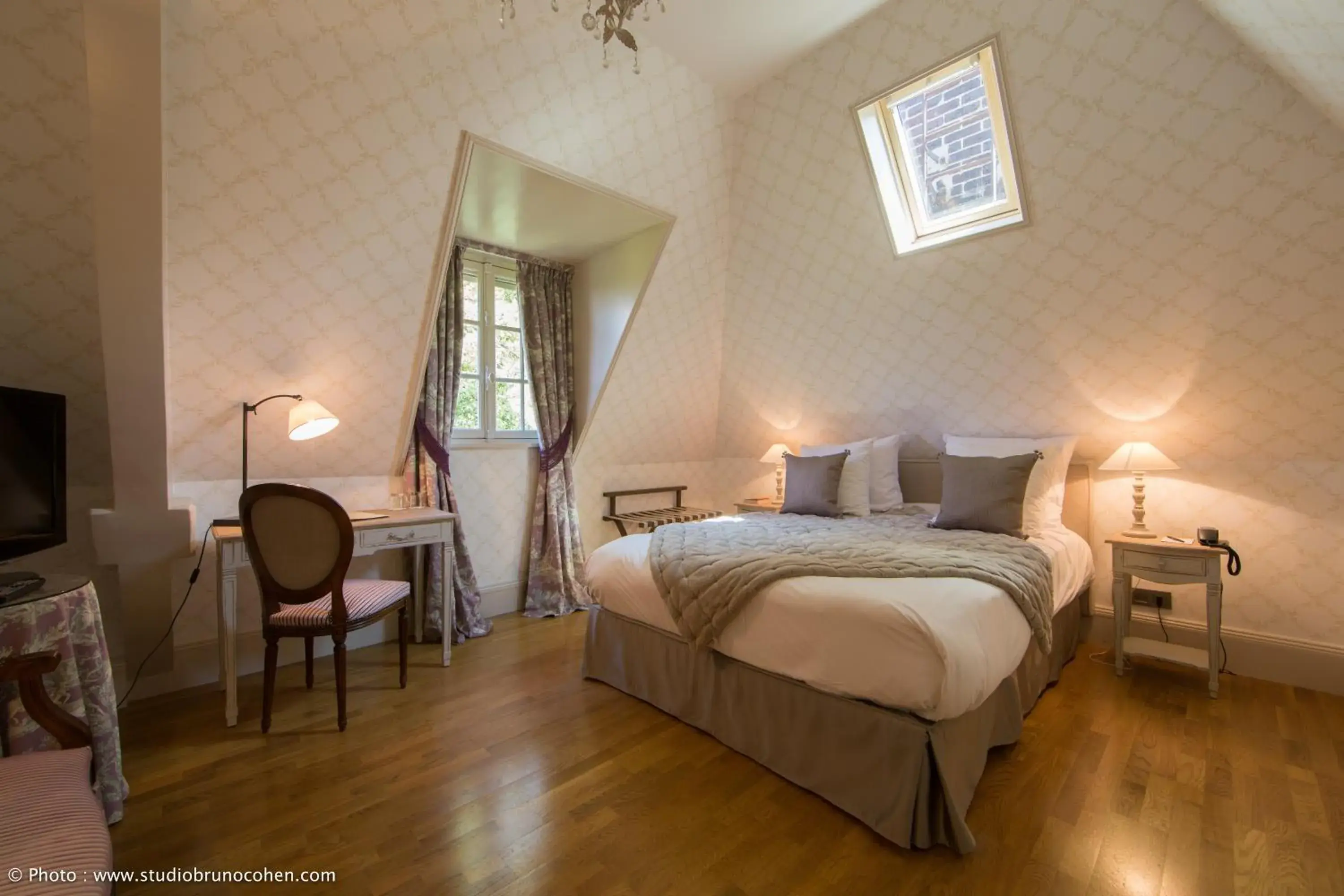 Bedroom, Bed in Le Château de la Tour