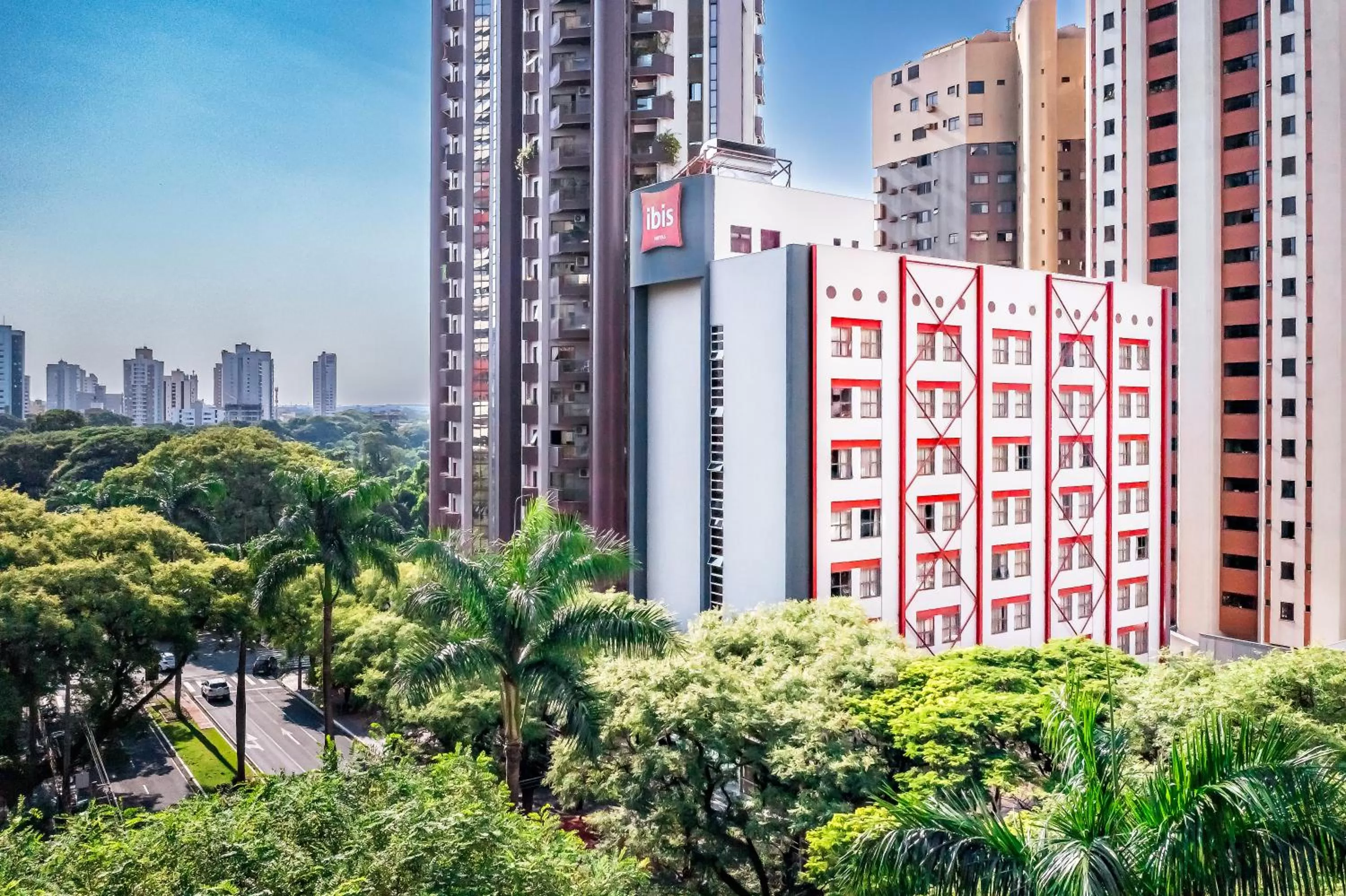 Facade/entrance in Ibis Maringa