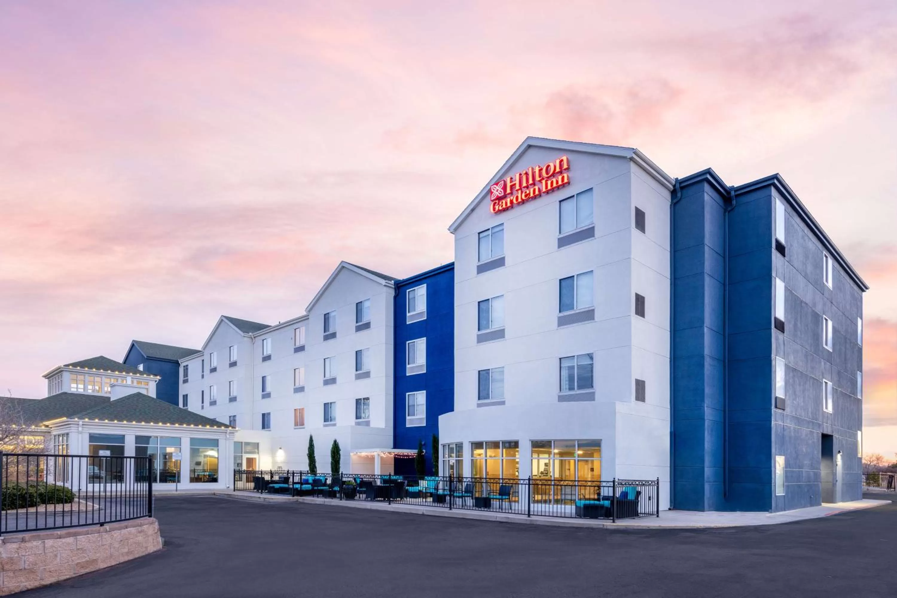 Property building in Hilton Garden Inn Albuquerque/Journal Center