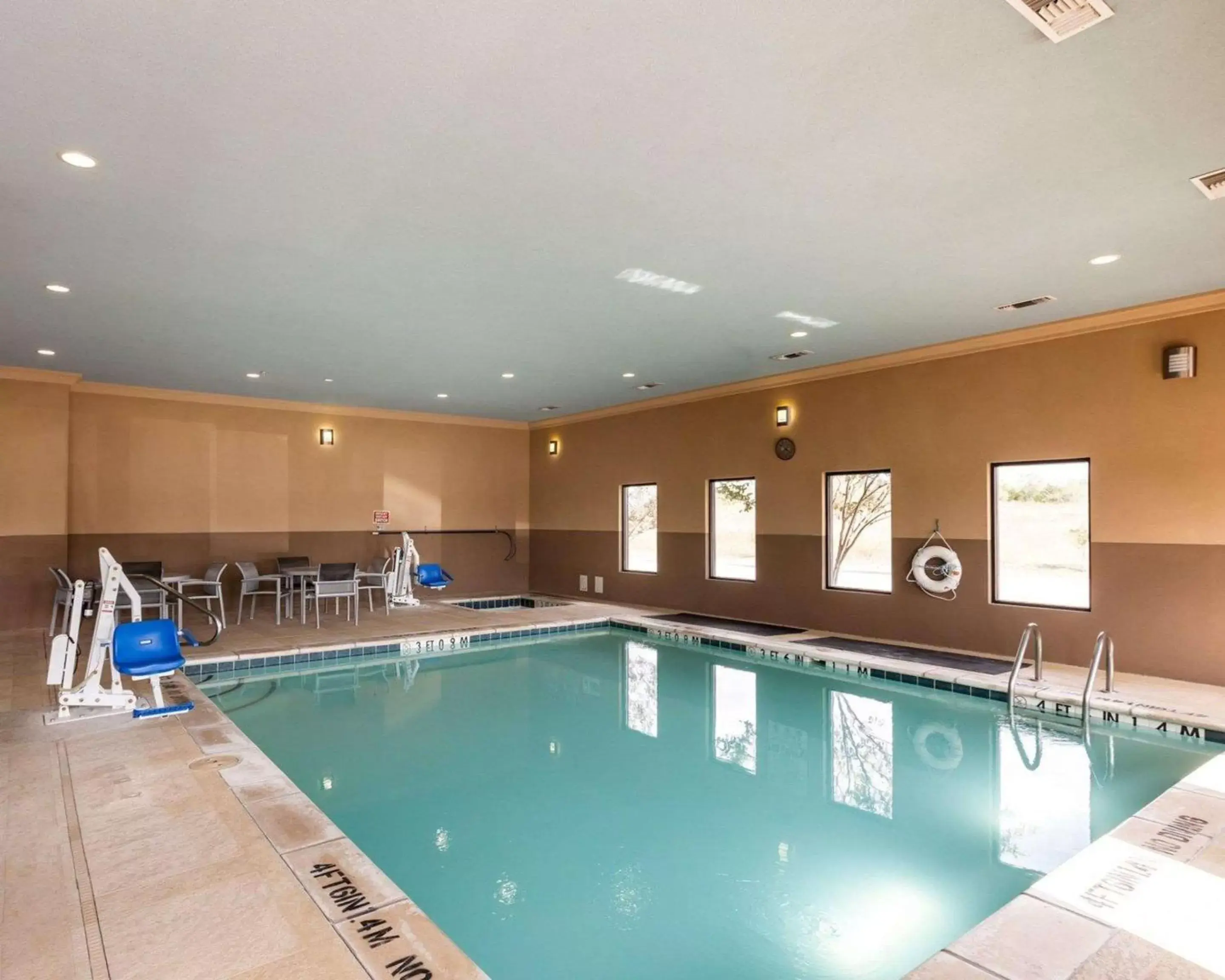 On site, Swimming Pool in Comfort Suites Greenville