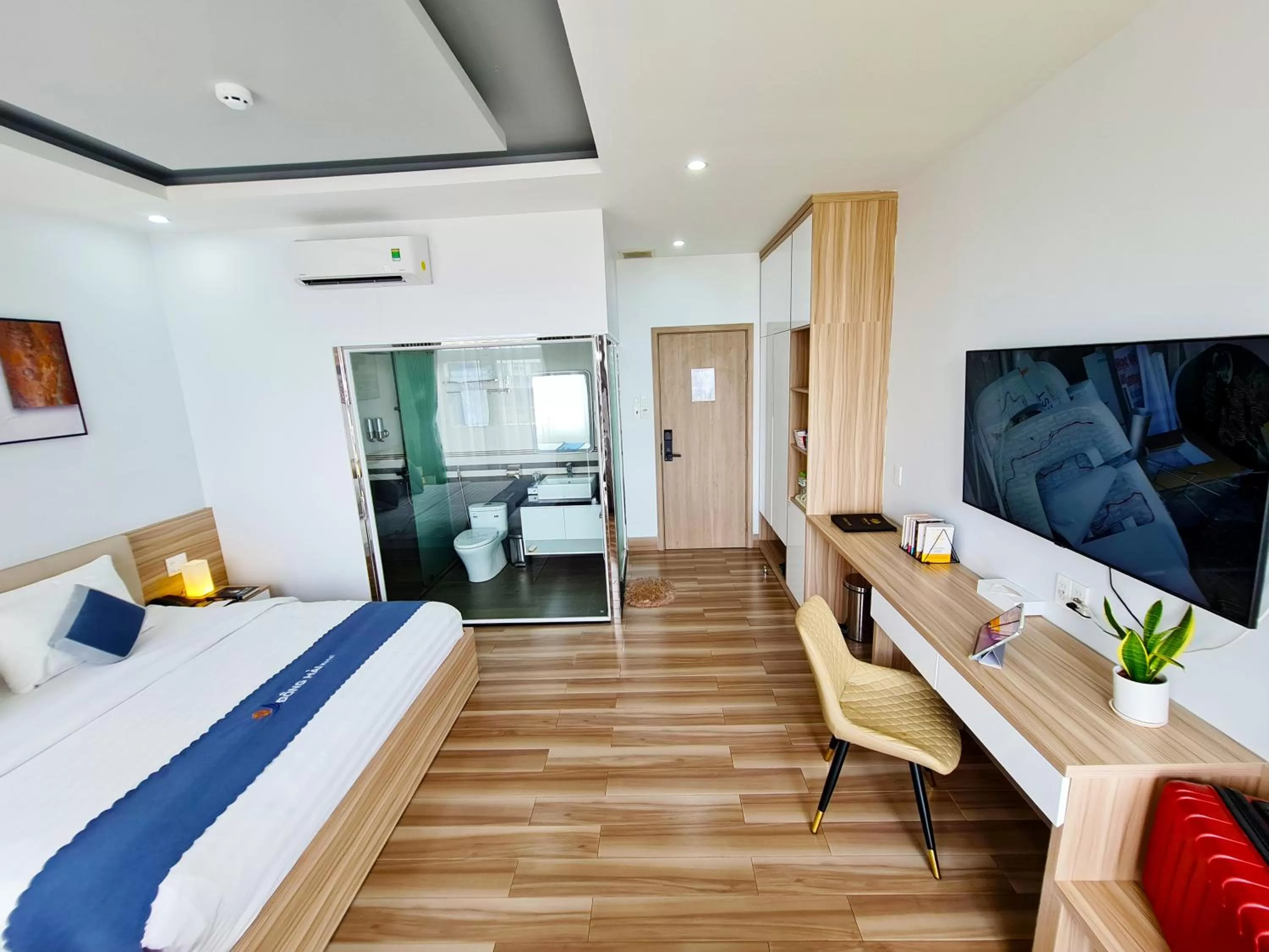 TV and multimedia, Bed in Dong Hai Hotel _ Rach Gia