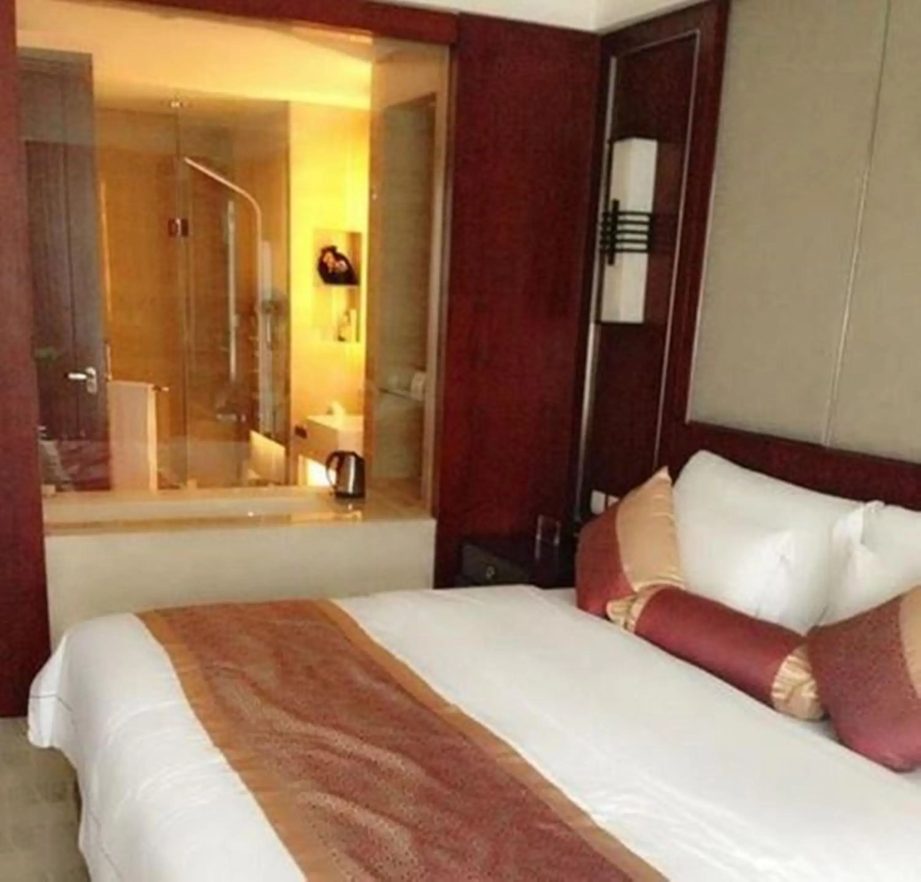 Bedroom, Bed in Tongli Lakeview Hotel
