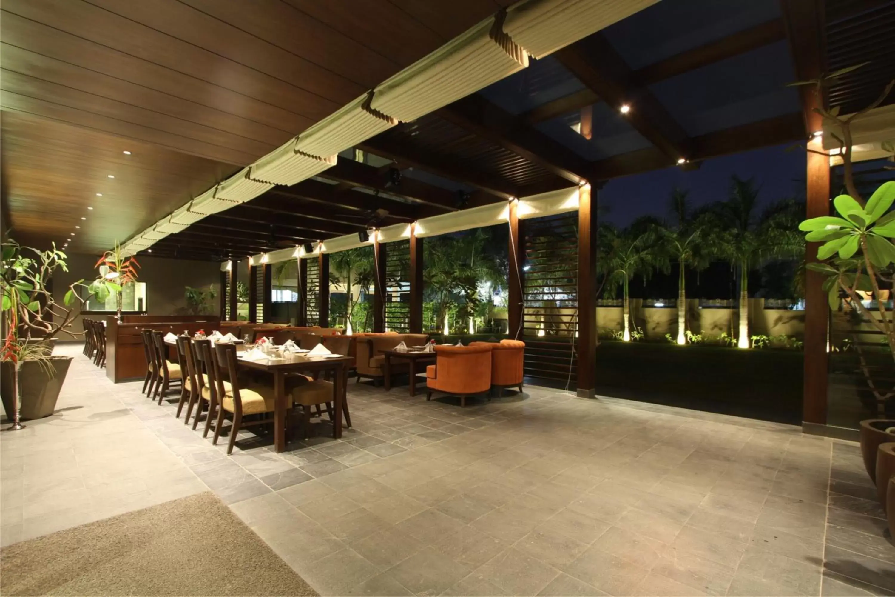 Restaurant/Places to Eat in Hotel Express Residency Vadodara