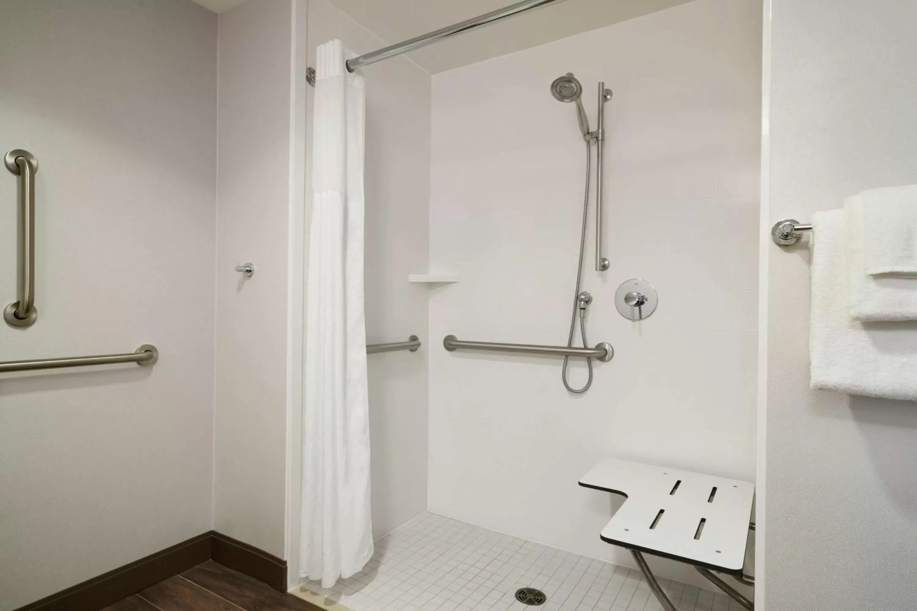 Bathroom in Hampton Inn & Suites Ephrata - Mountain Springs