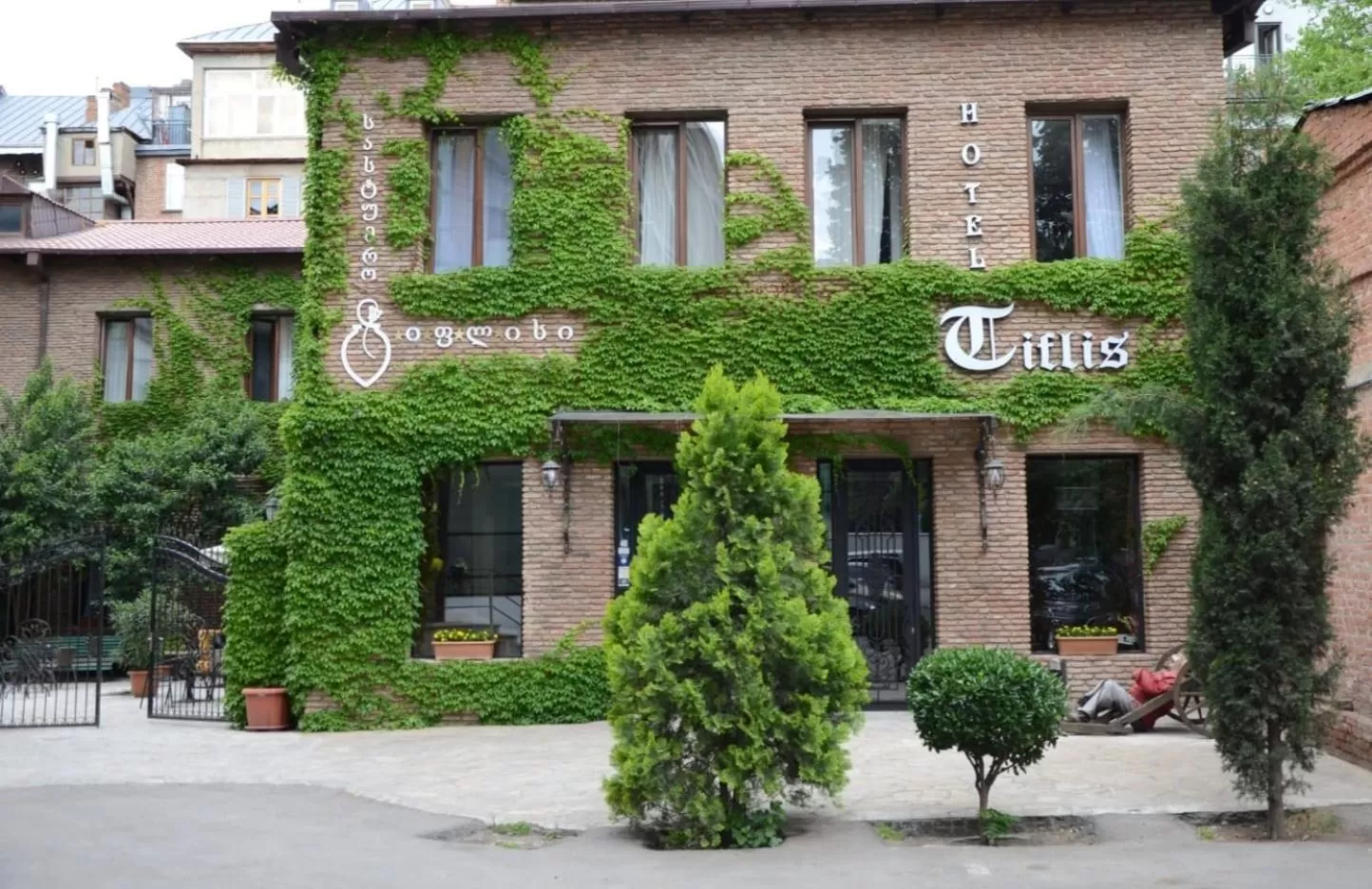 Property building in Tiflis Hotel