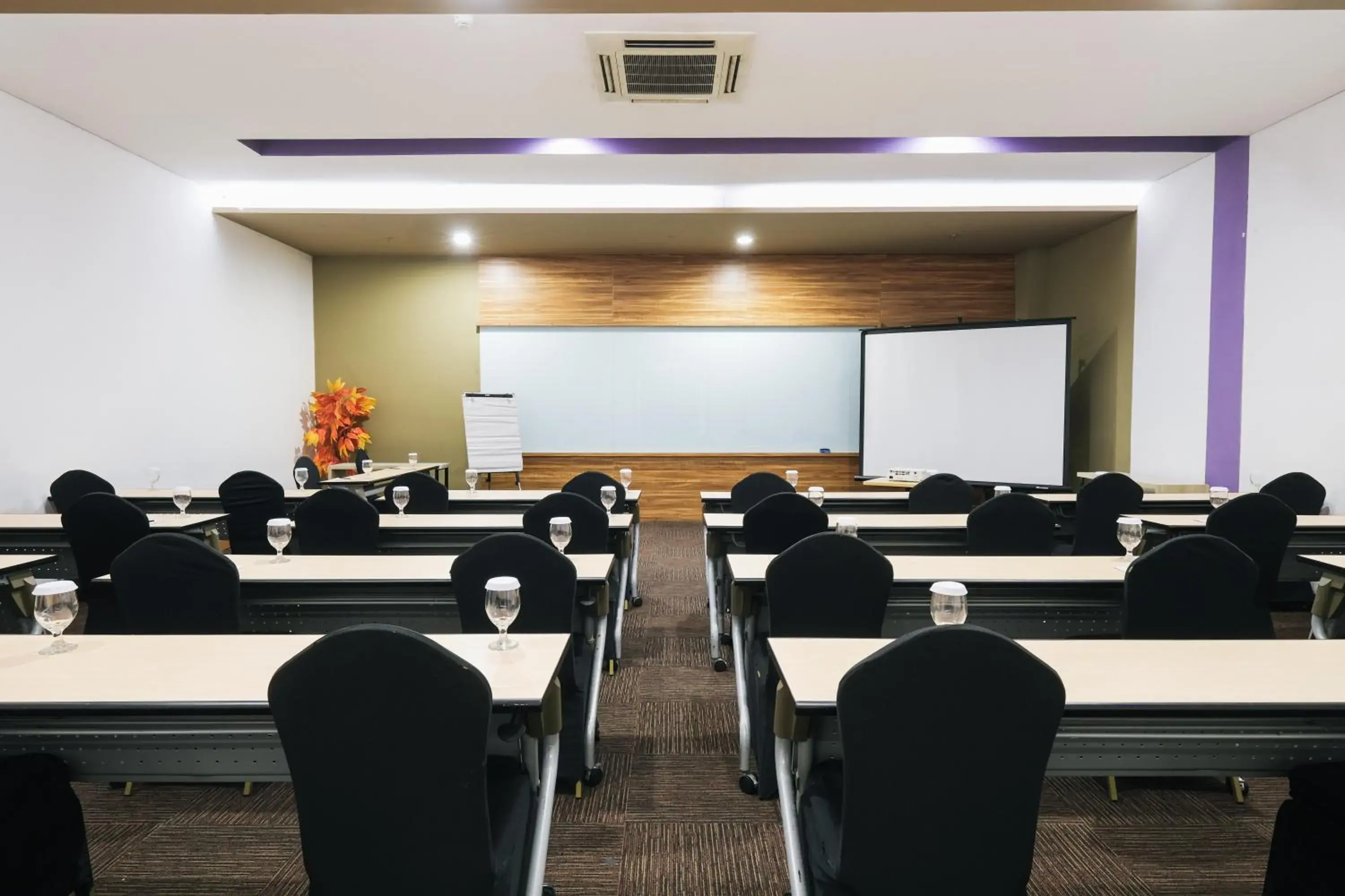 Meeting/conference room in Luminor Hotel Metro Indah - Bandung by WH