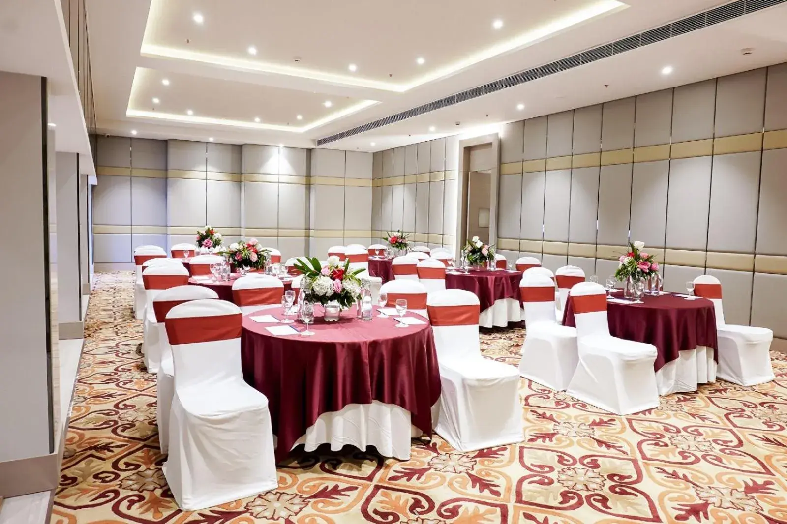 Banquet Facilities in Golden Tulip Lucknow