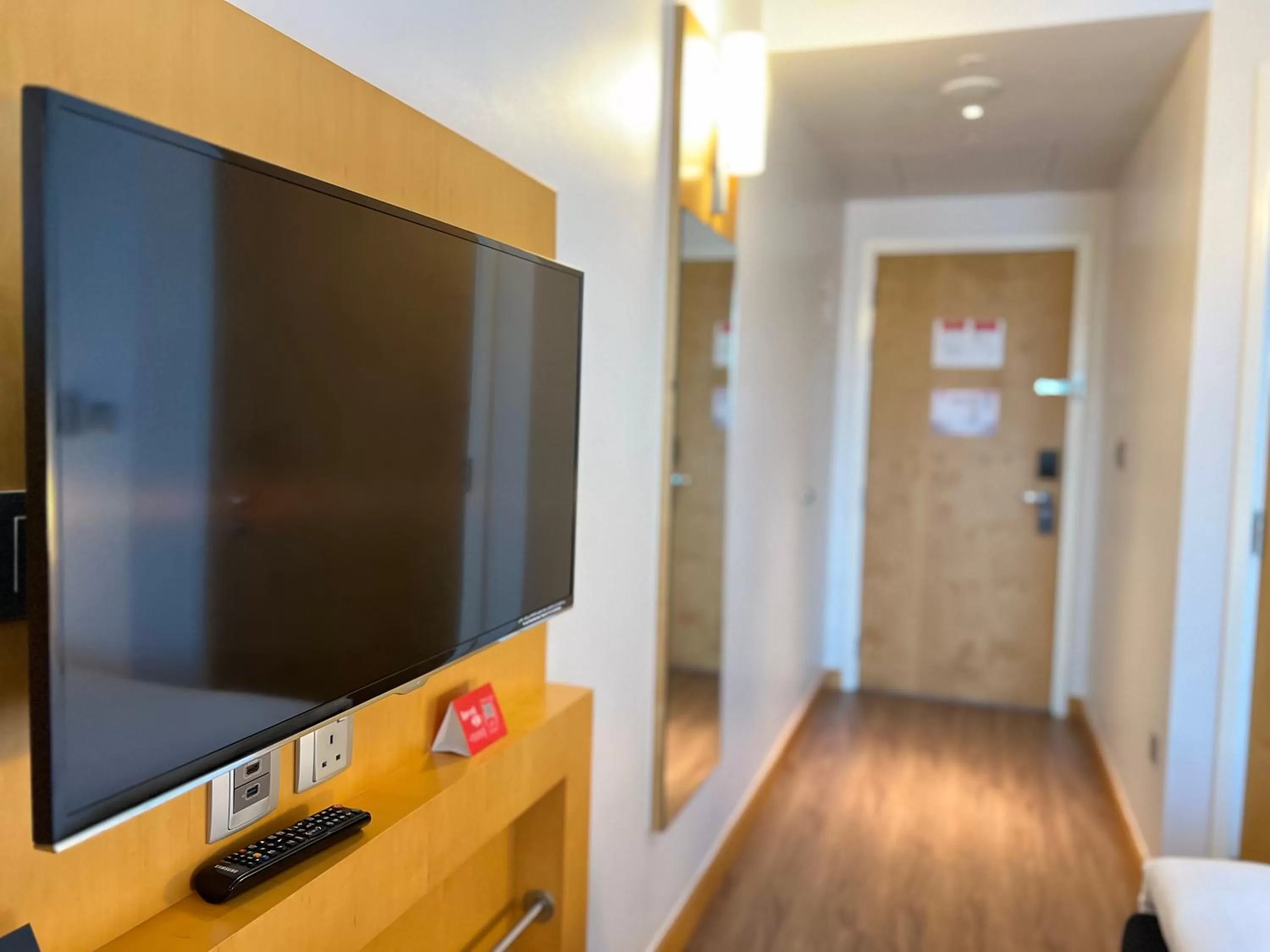 TV and multimedia in ibis Dubai One Central
