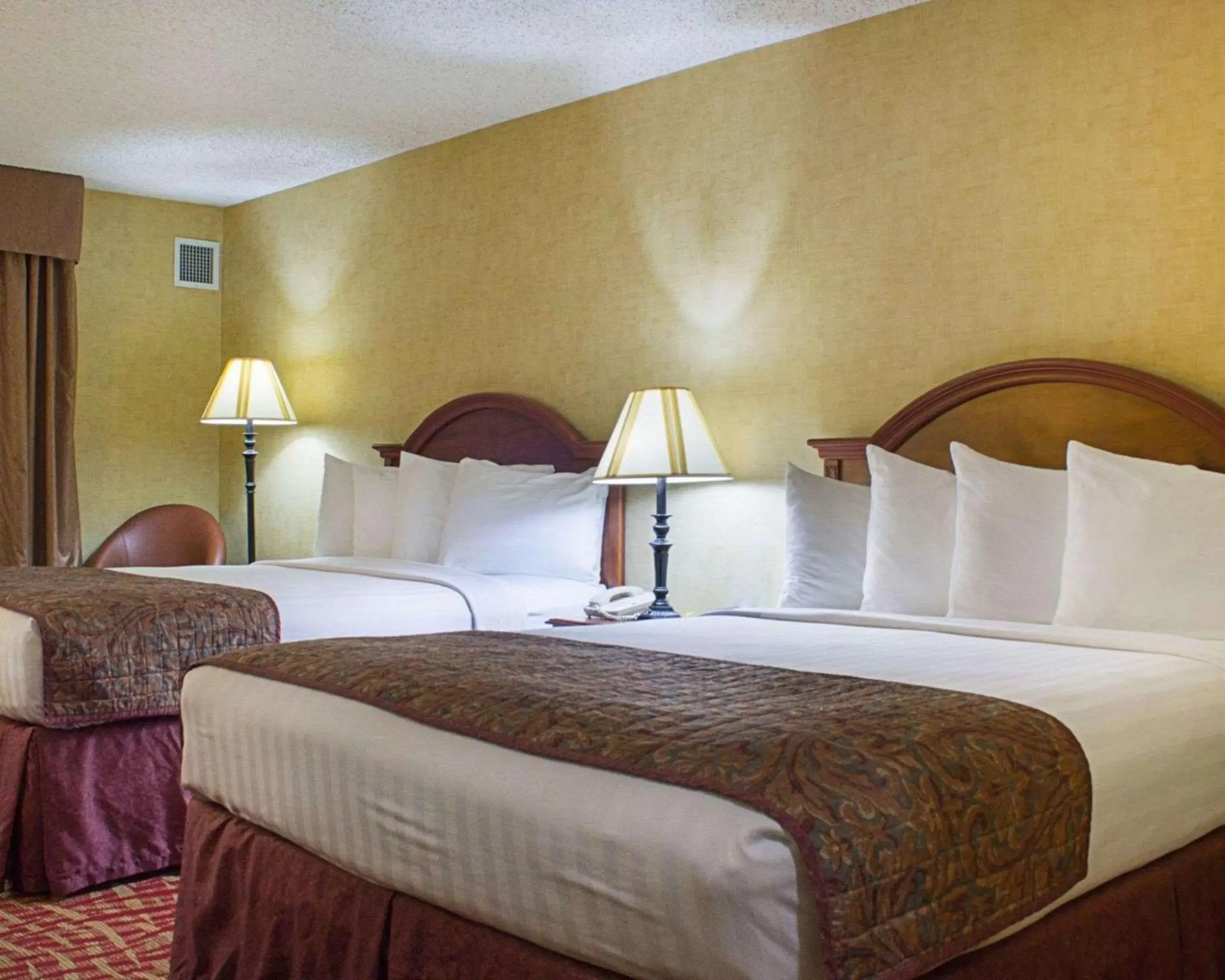 Photo of the whole room, Bed in Rodeway Inn Columbia Mall Loop