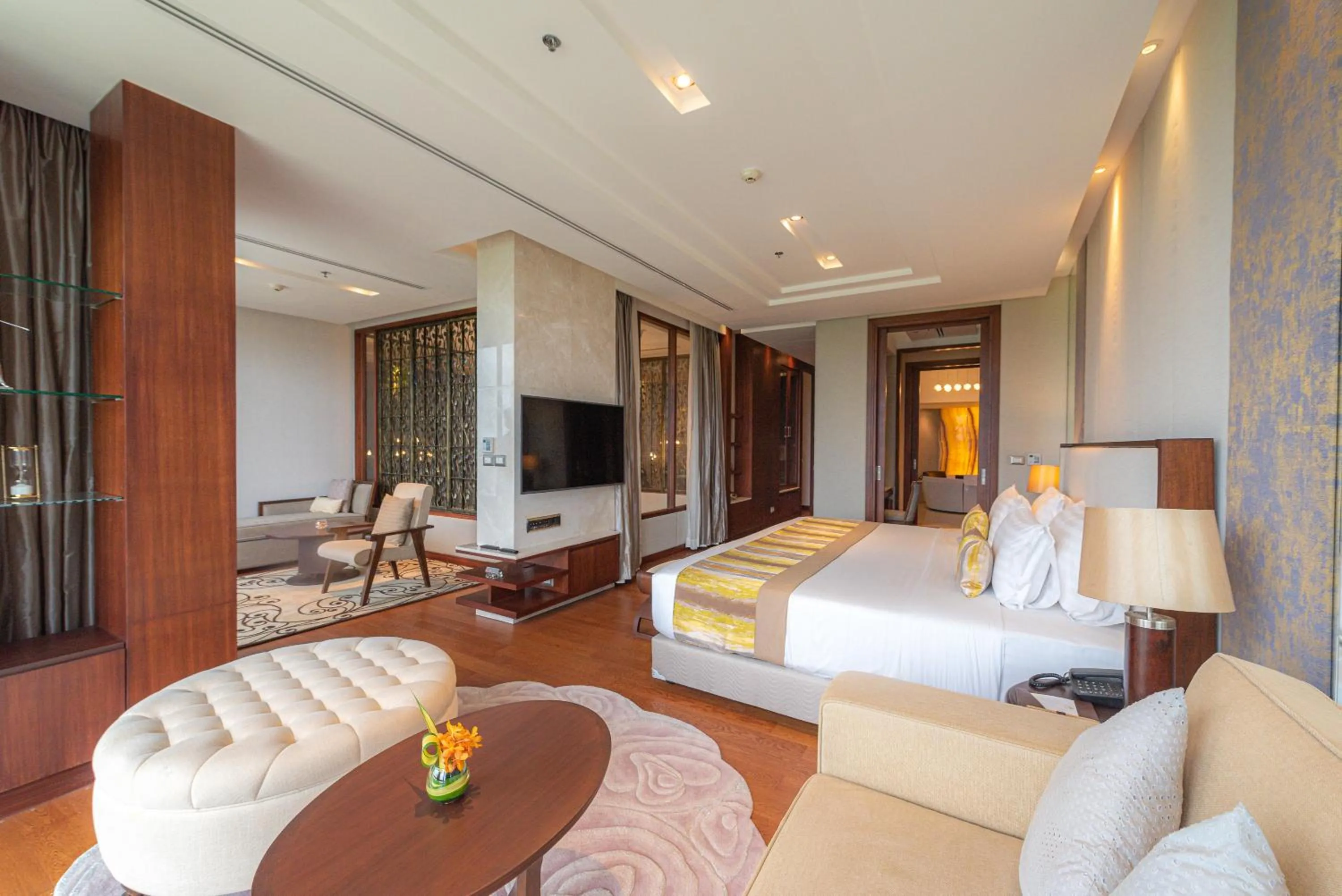 Bedroom, Bed in Summit Windmill Golf Suite Hotel at Suvarnabhumi