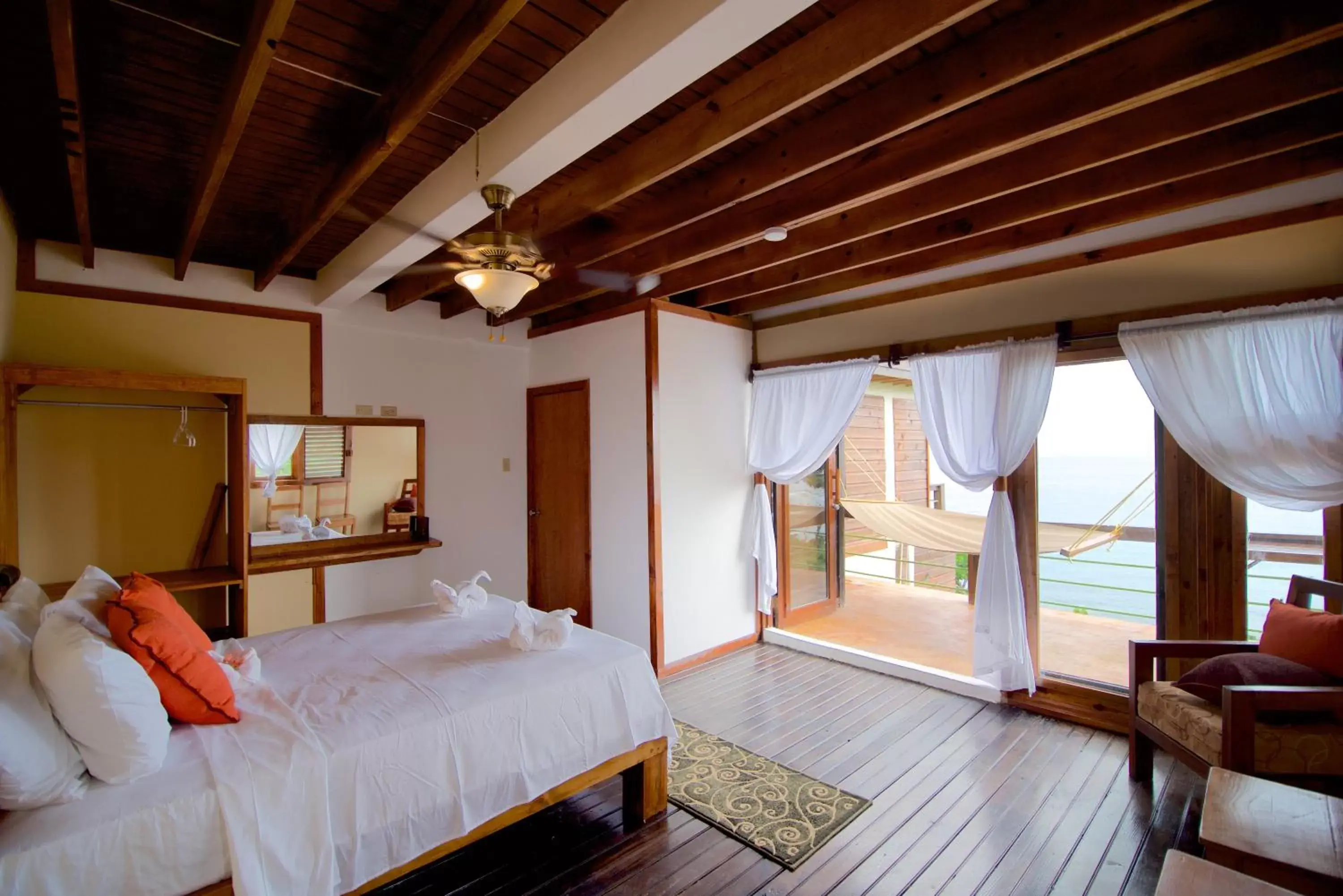 Bedroom, Room Photo in The Sea Cliff Hotel Resort & Spa