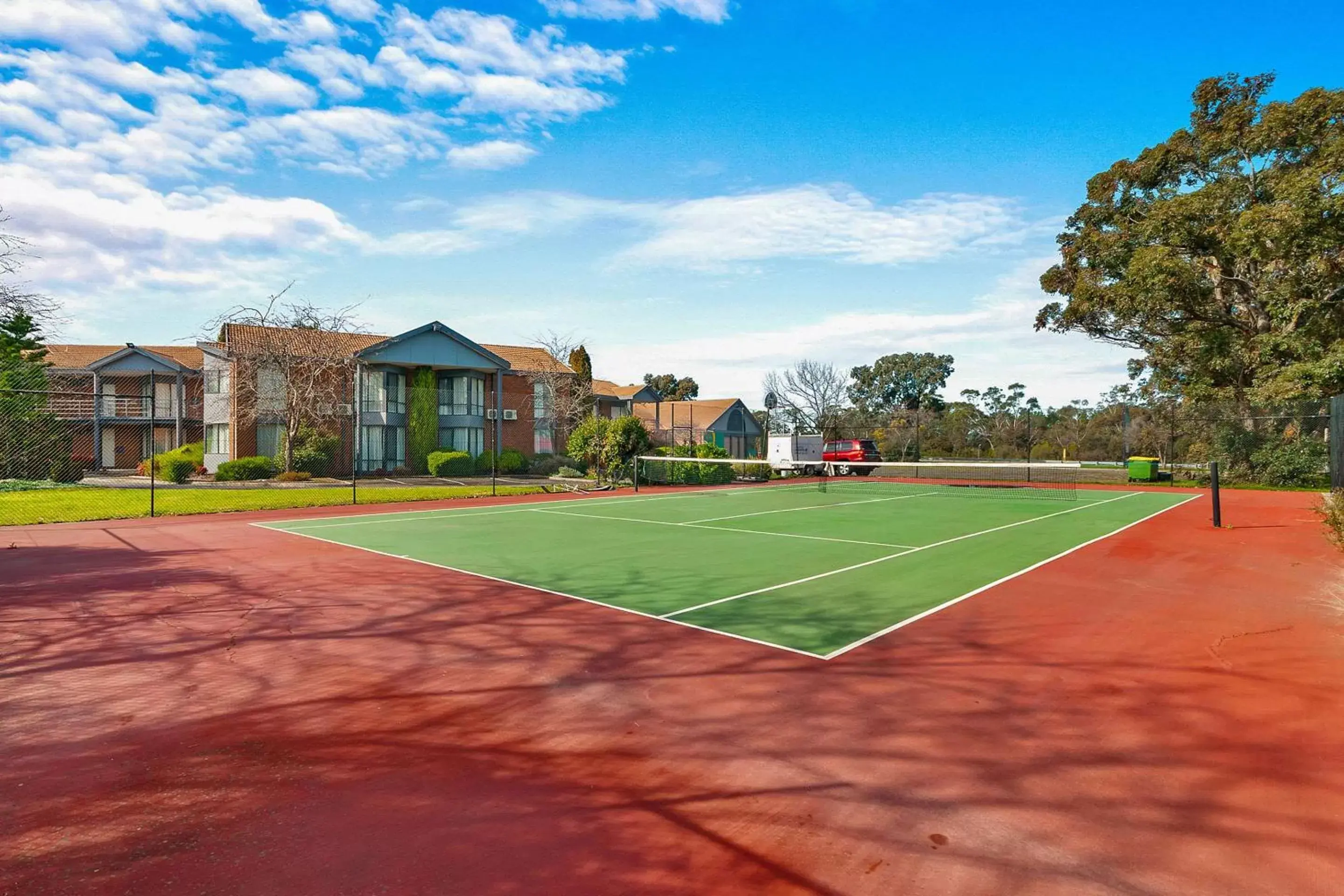 Property building, Tennis/Squash in Quality Inn & Suites Traralgon