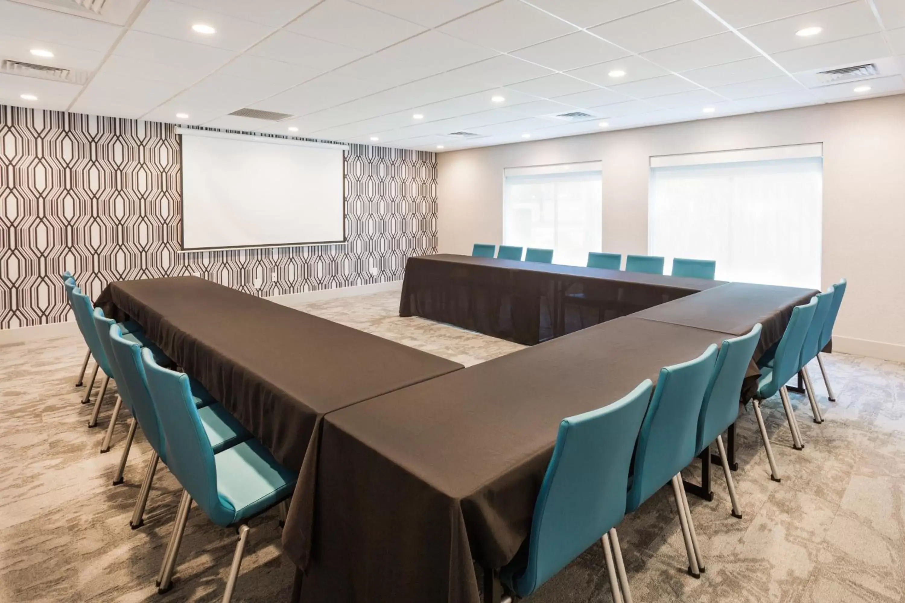 Meeting/conference room in Holiday Inn Express - Lorton, an IHG Hotel