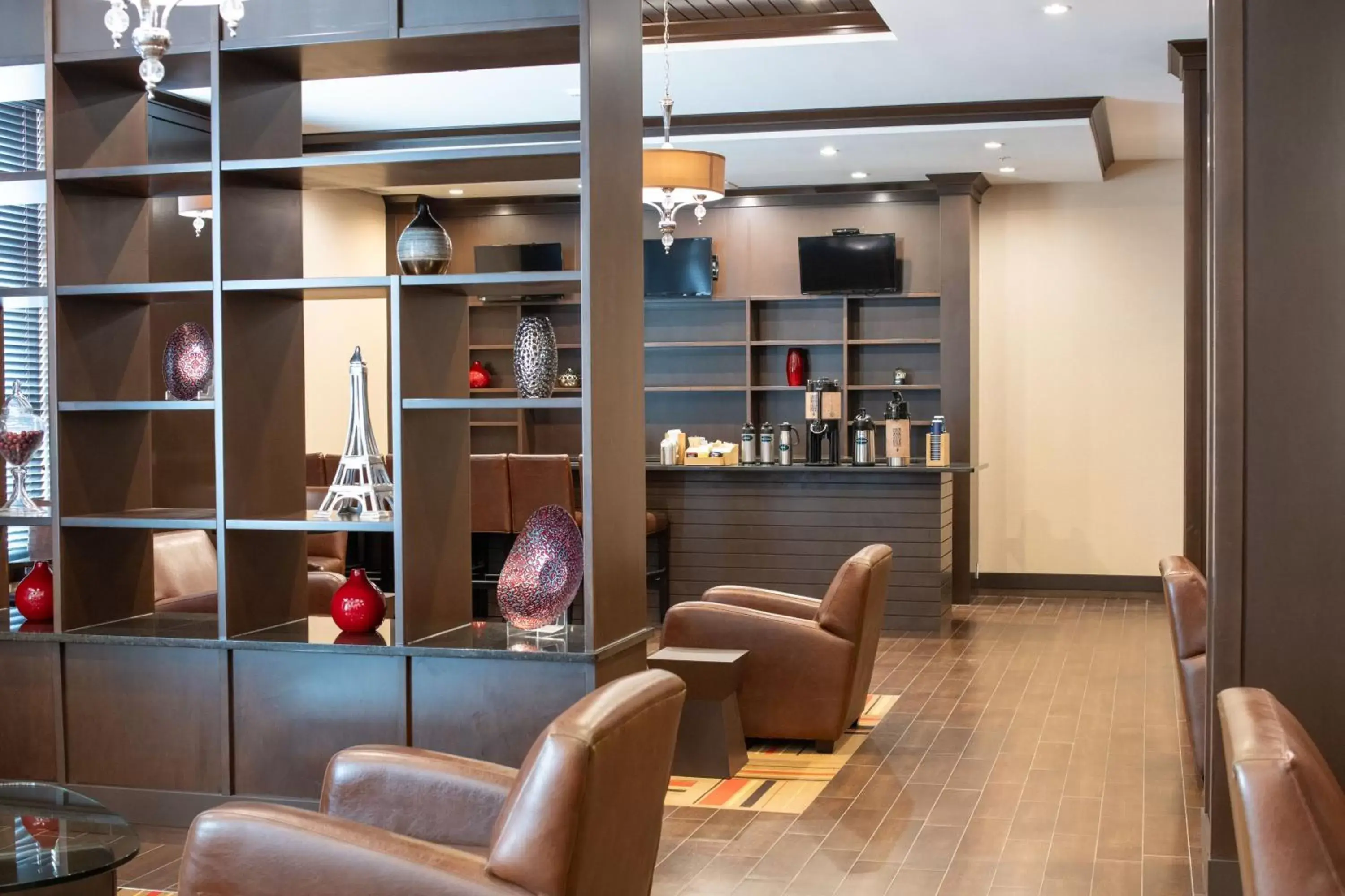 Lounge or bar in Four Points by Sheraton Edmonton International Airport