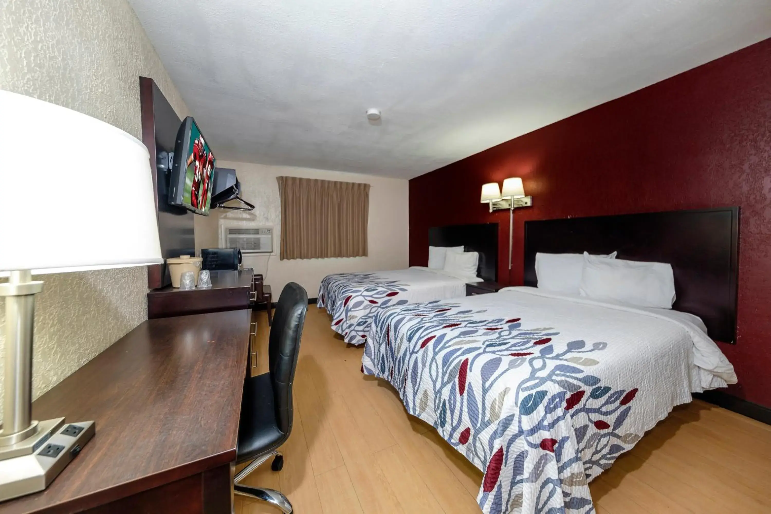 Photo of the whole room in Red Roof Inn Jacksonville - Cruise Port