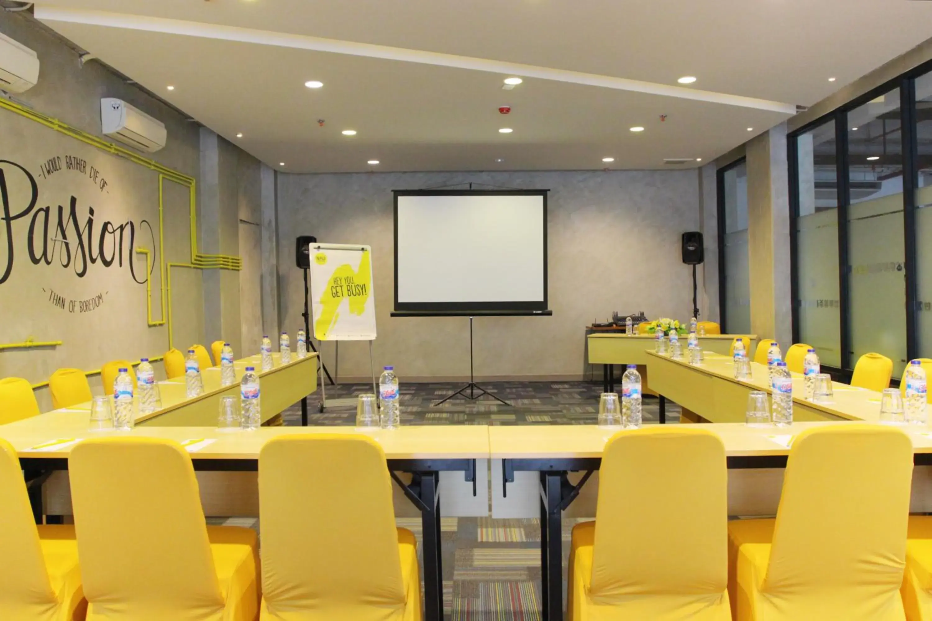 Banquet/Function facilities in Yello Hotel Jemursari