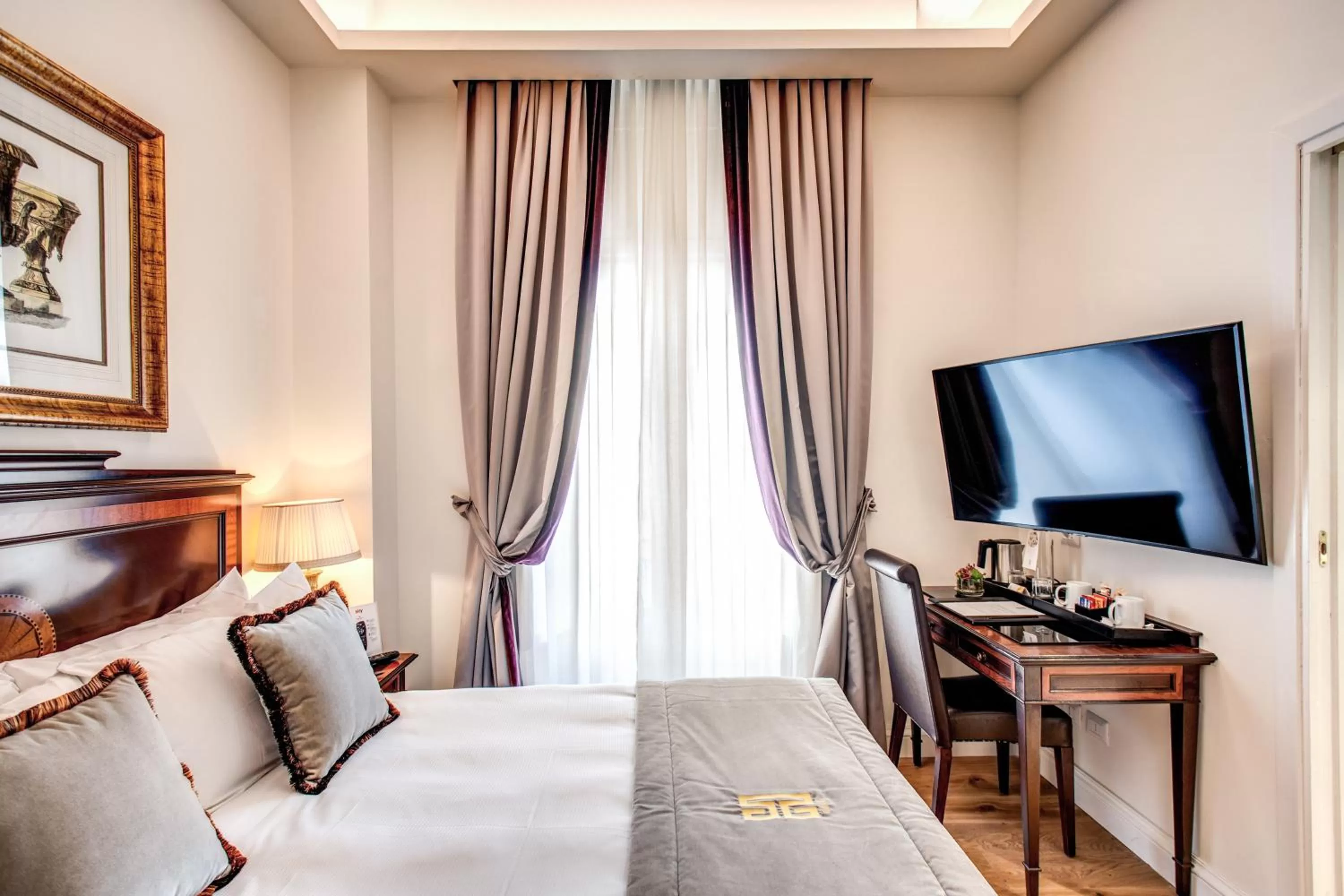 TV and multimedia, Bed in Eitch Borromini Palazzo Pamphilj