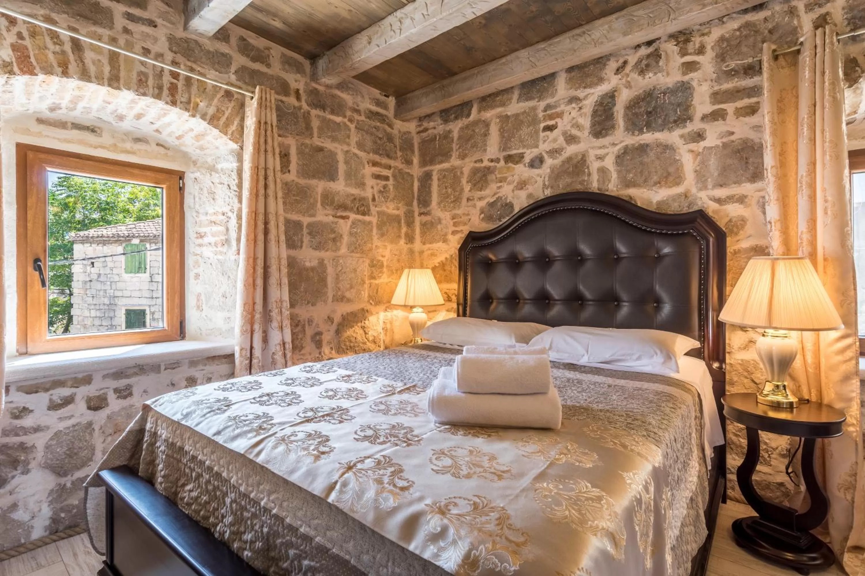 Bed in Heritage Palace Varos - MAG Quaint & Elegant Boutique Hotels