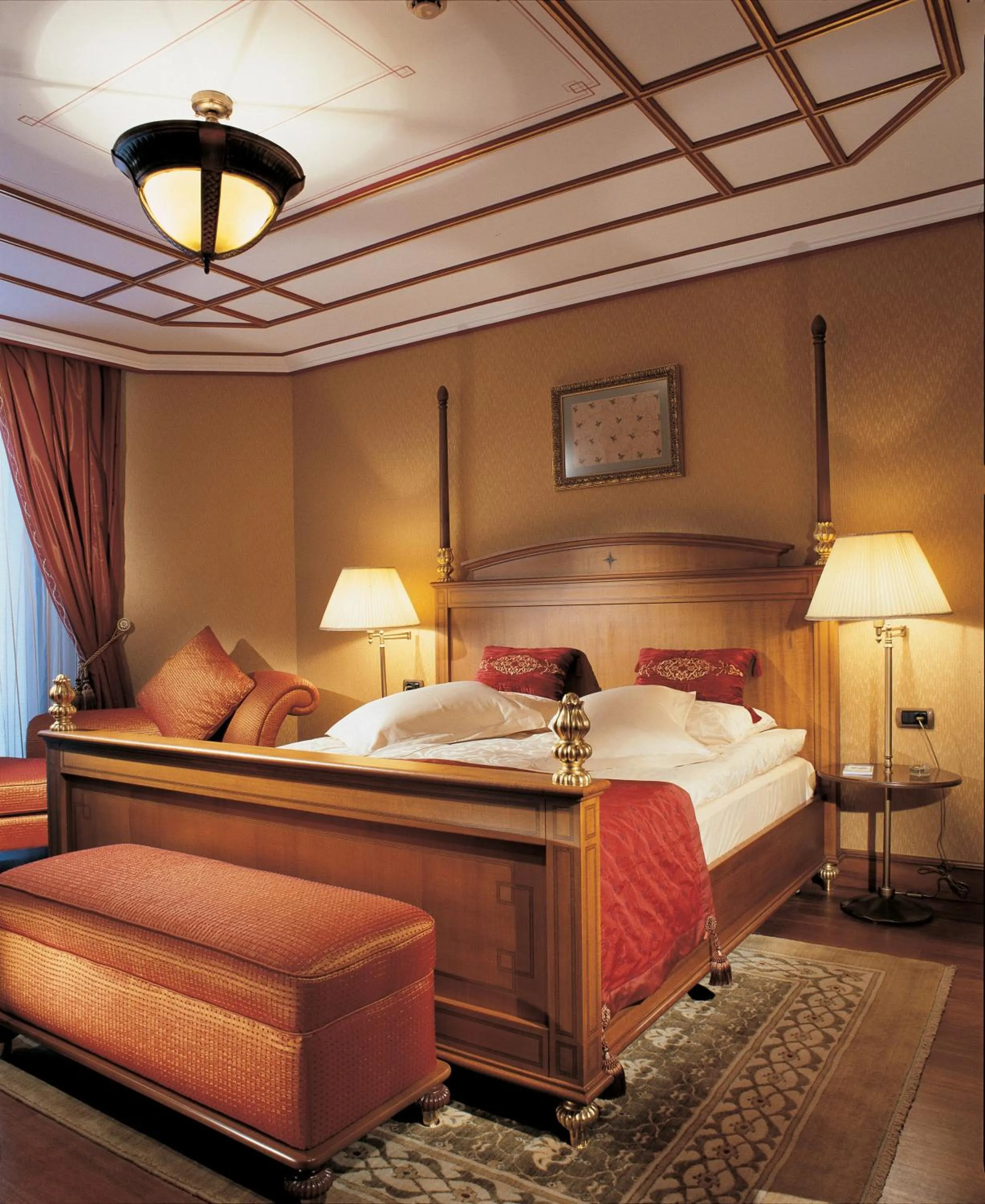 Photo of the whole room, Bed in The Central Palace Taksim