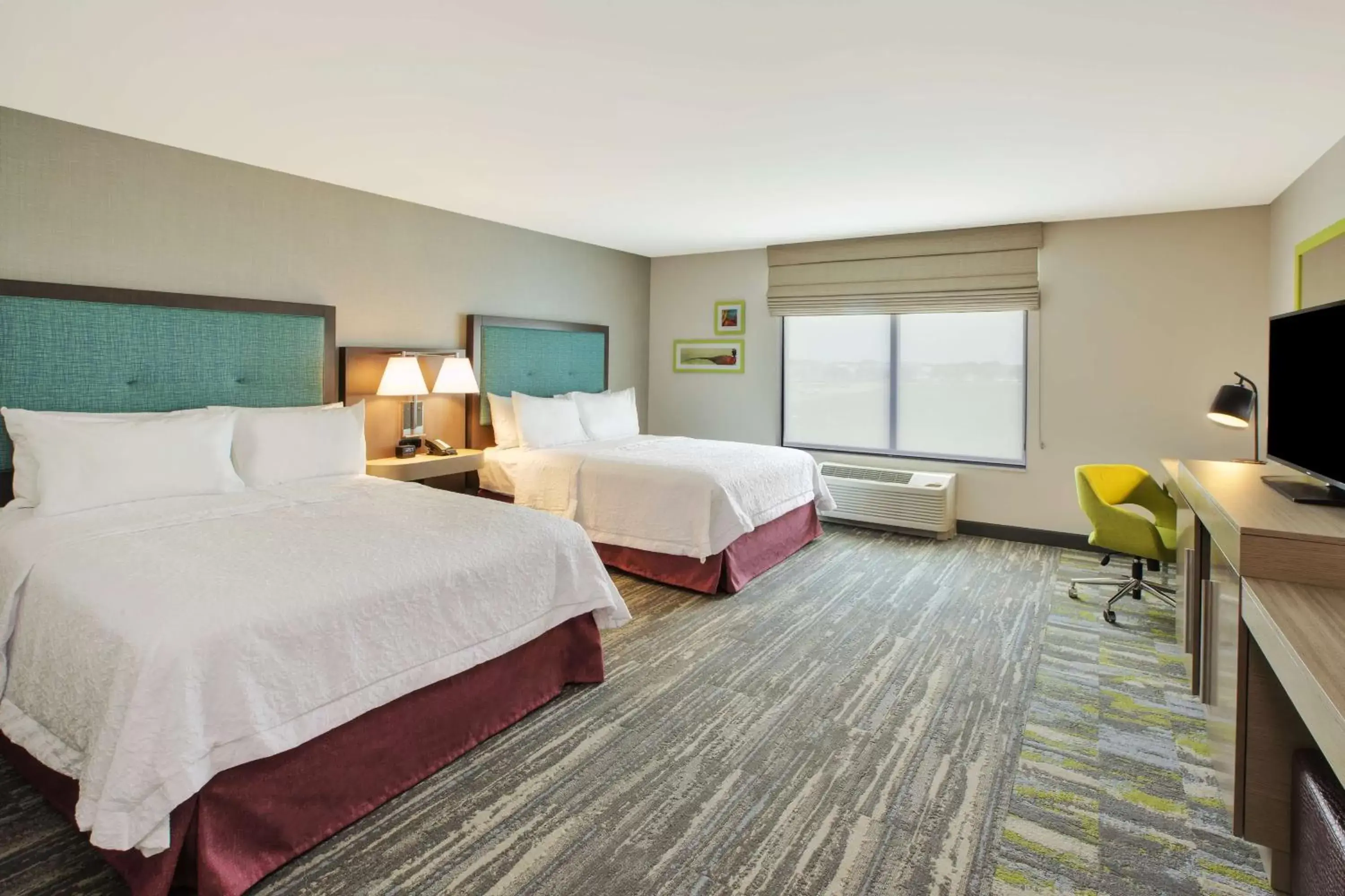 Bedroom in Hampton Inn & Suites By Hilton, Southwest Sioux Falls