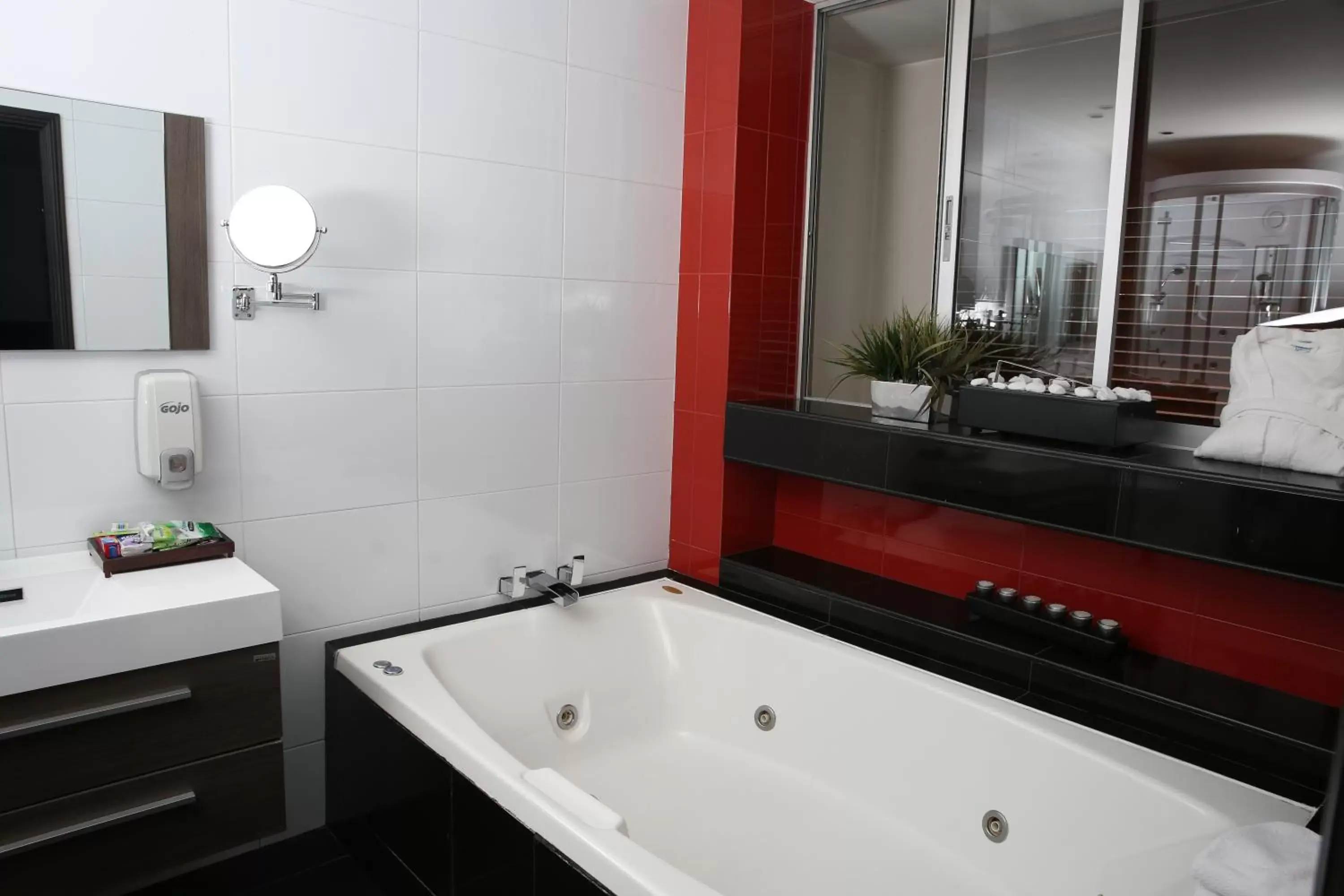Bath, Bathroom in Hotel Suites 108