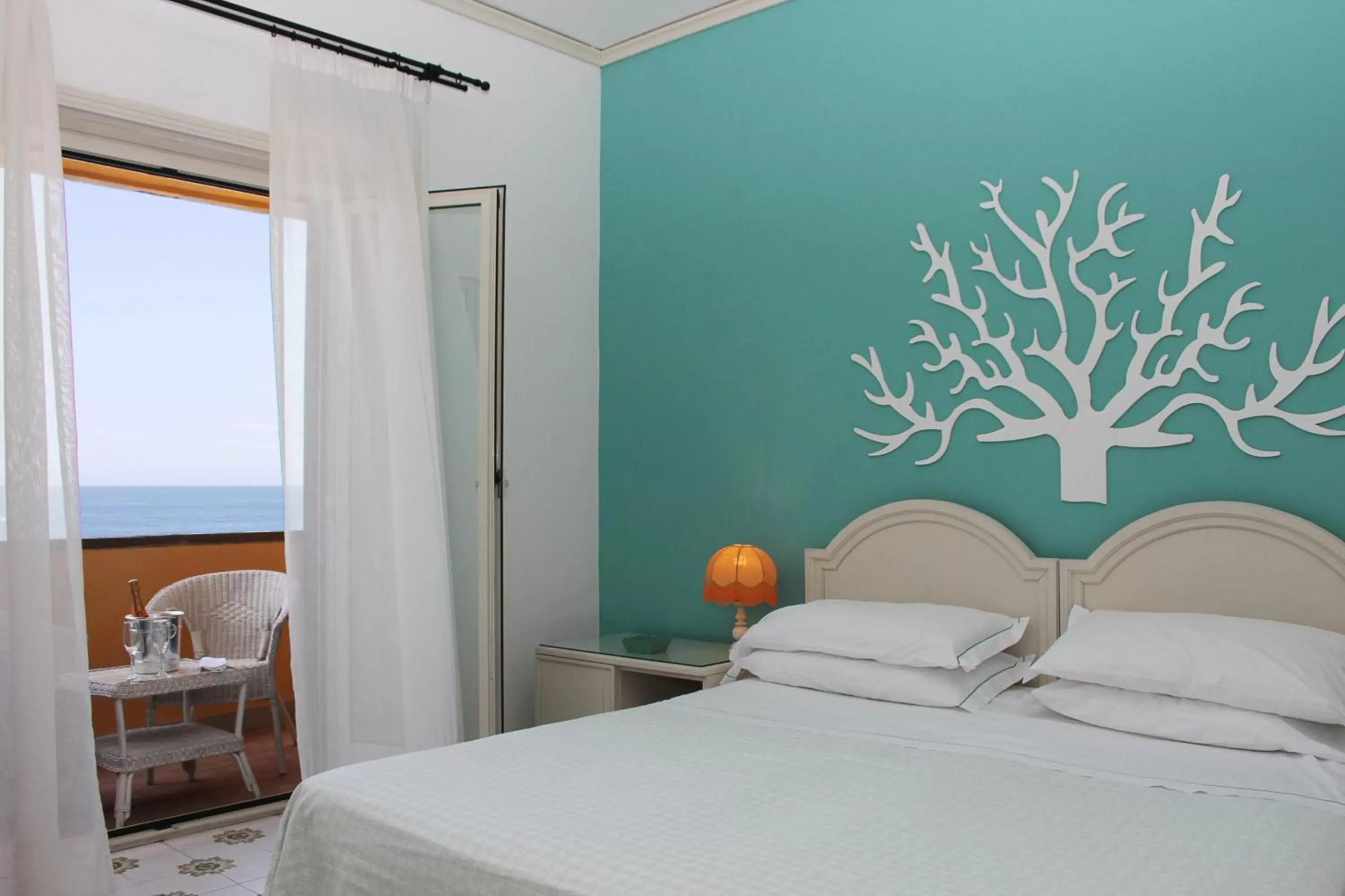 Bed in Mercure Civitavecchia Sunbay Park Hotel