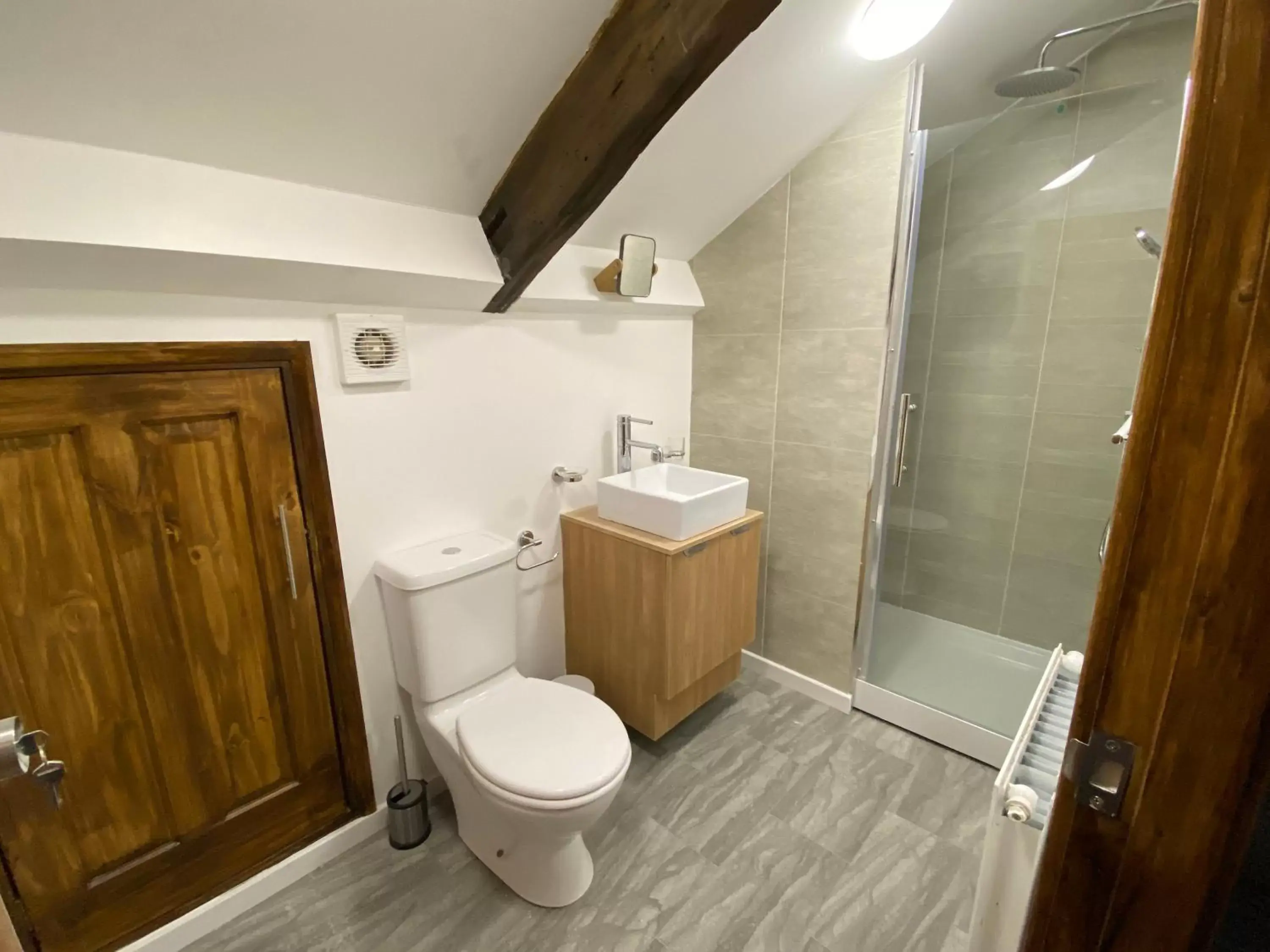 Shower, Bathroom in The Crossroads Inn