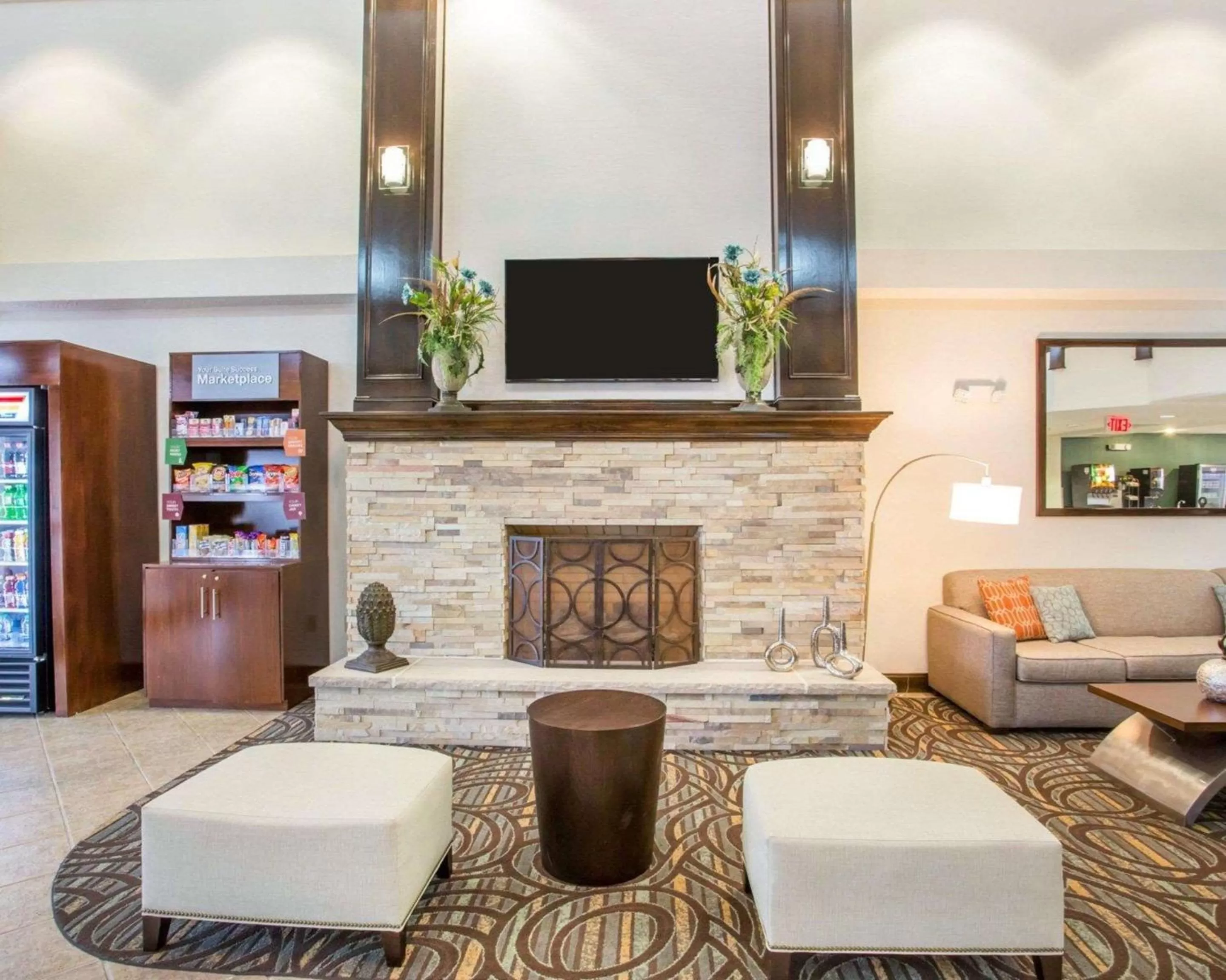 Lobby or reception in Comfort Suites Lebanon