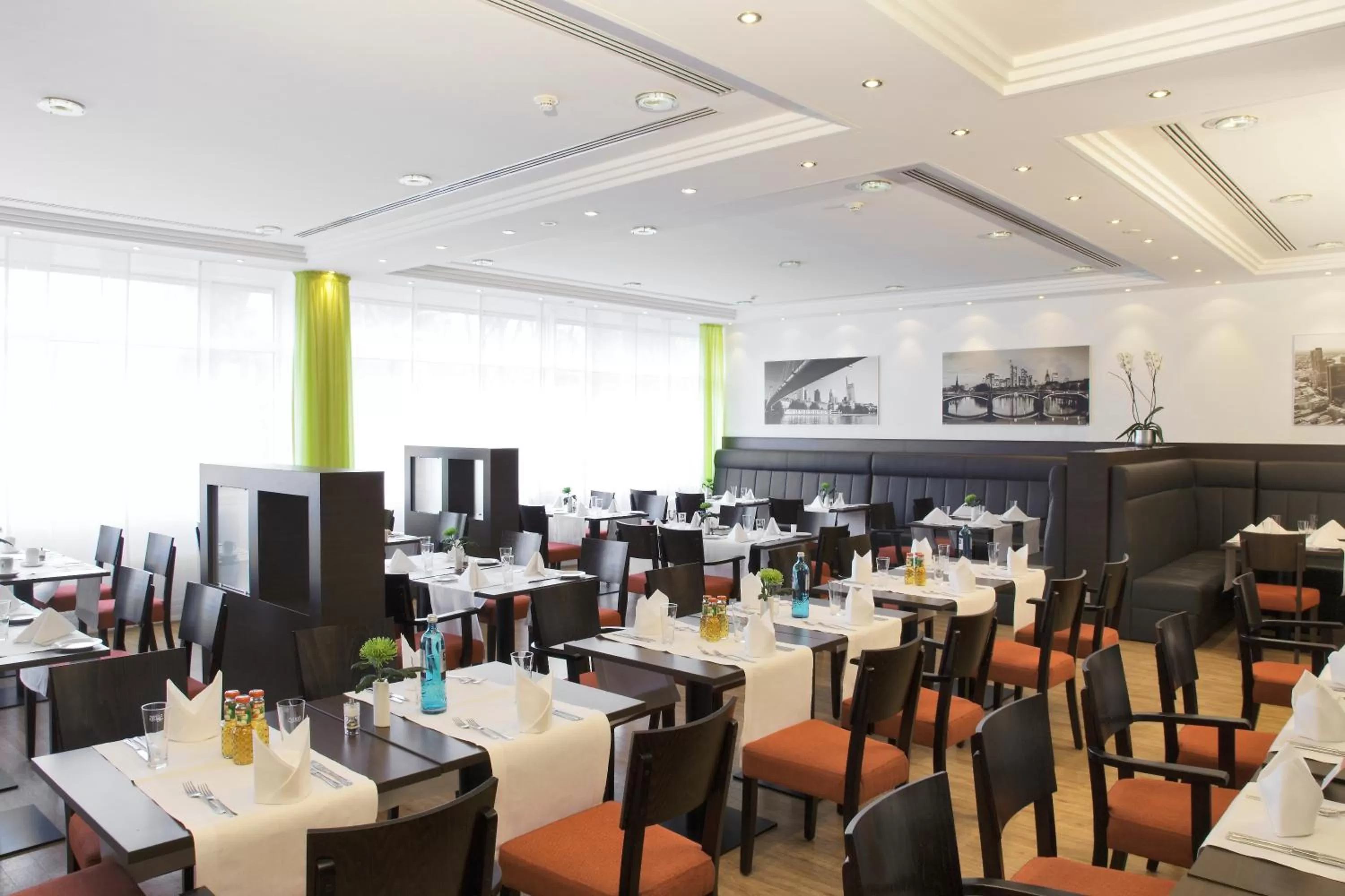 Restaurant/places to eat in H4 Hotel Frankfurt Messe