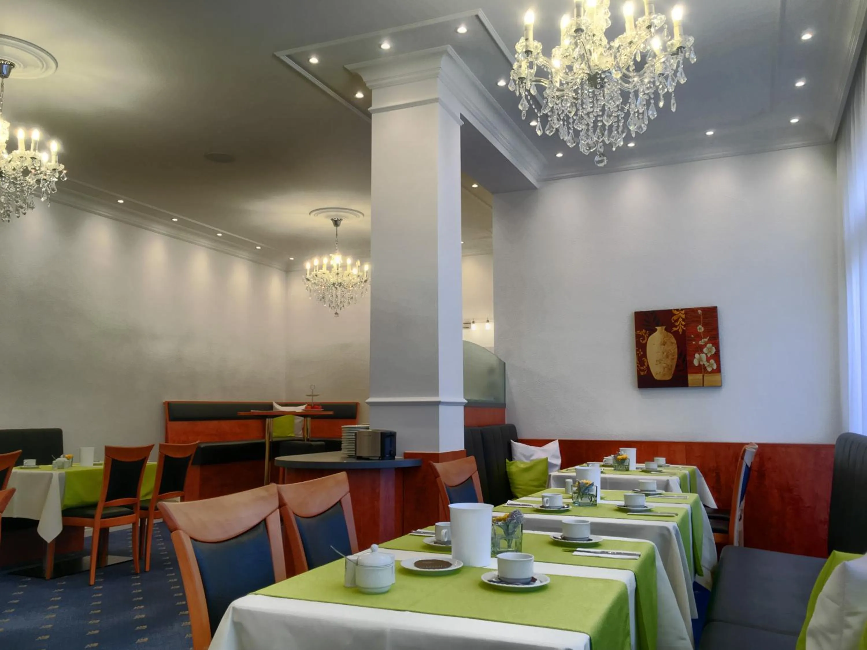 Restaurant/places to eat in Hotel Hansa