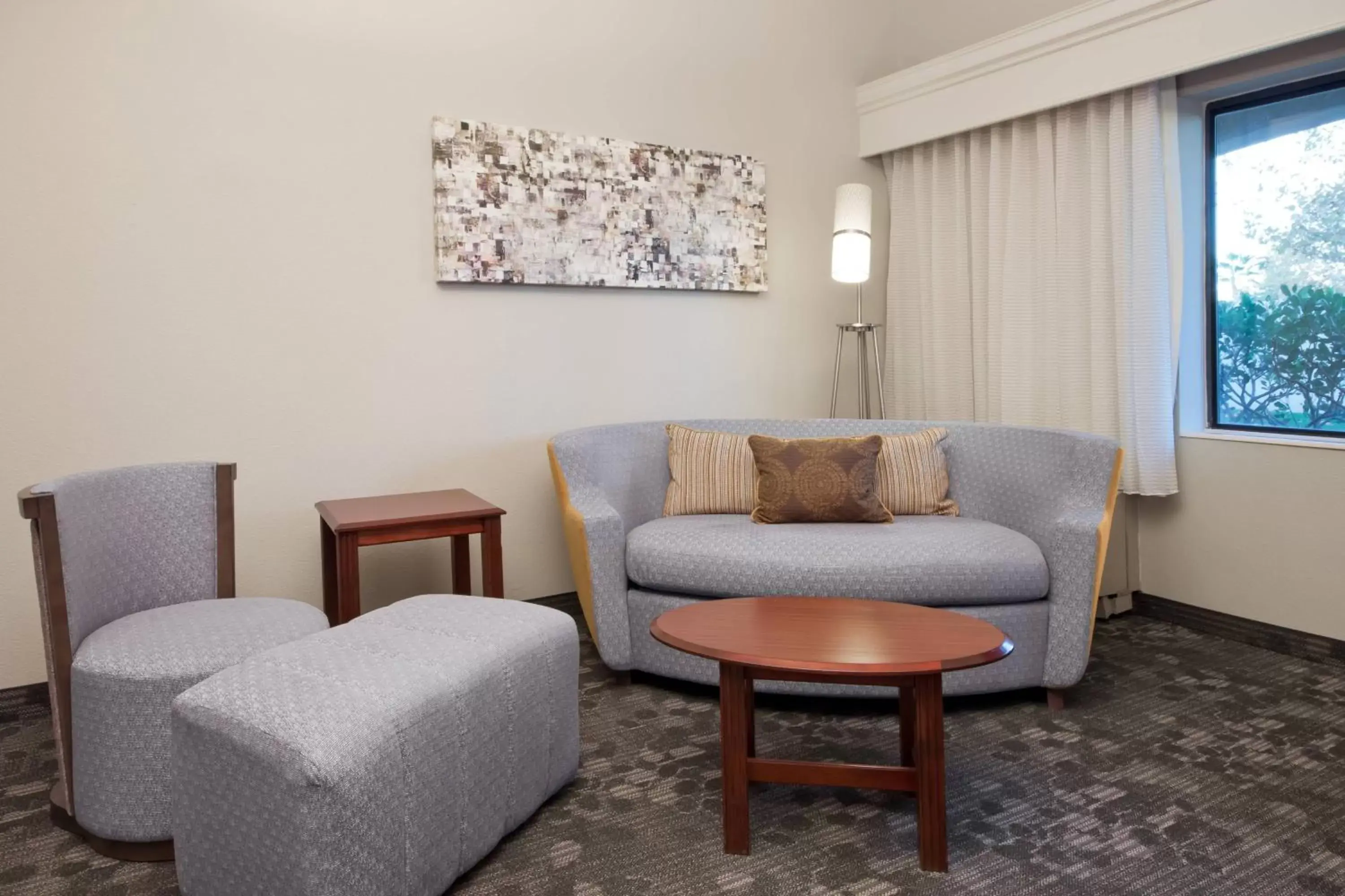 Photo of the whole room, Seating Area in Courtyard by Marriott Palmdale