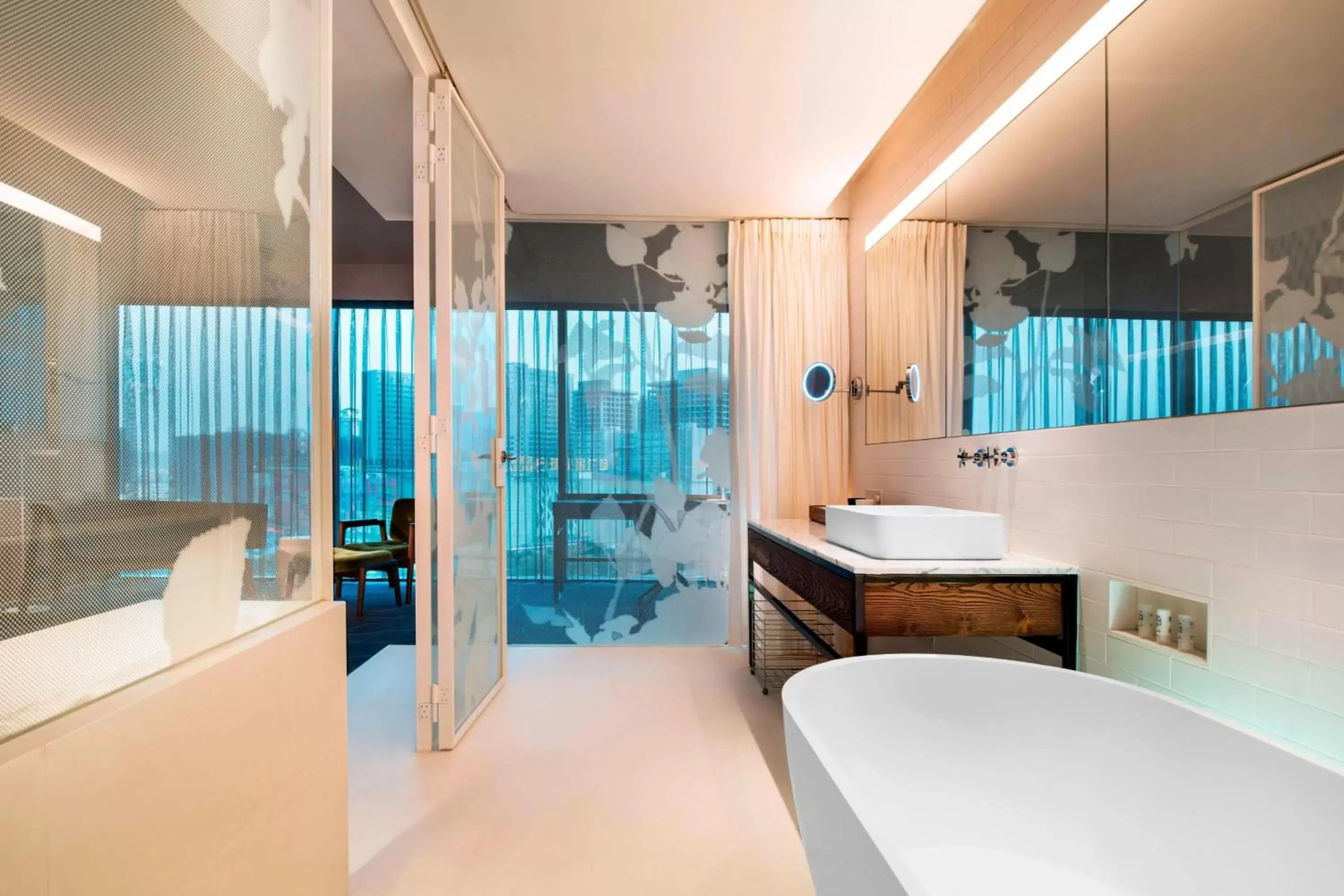 Bathroom, Kitchen/Kitchenette in Le Meridien Zhengzhou