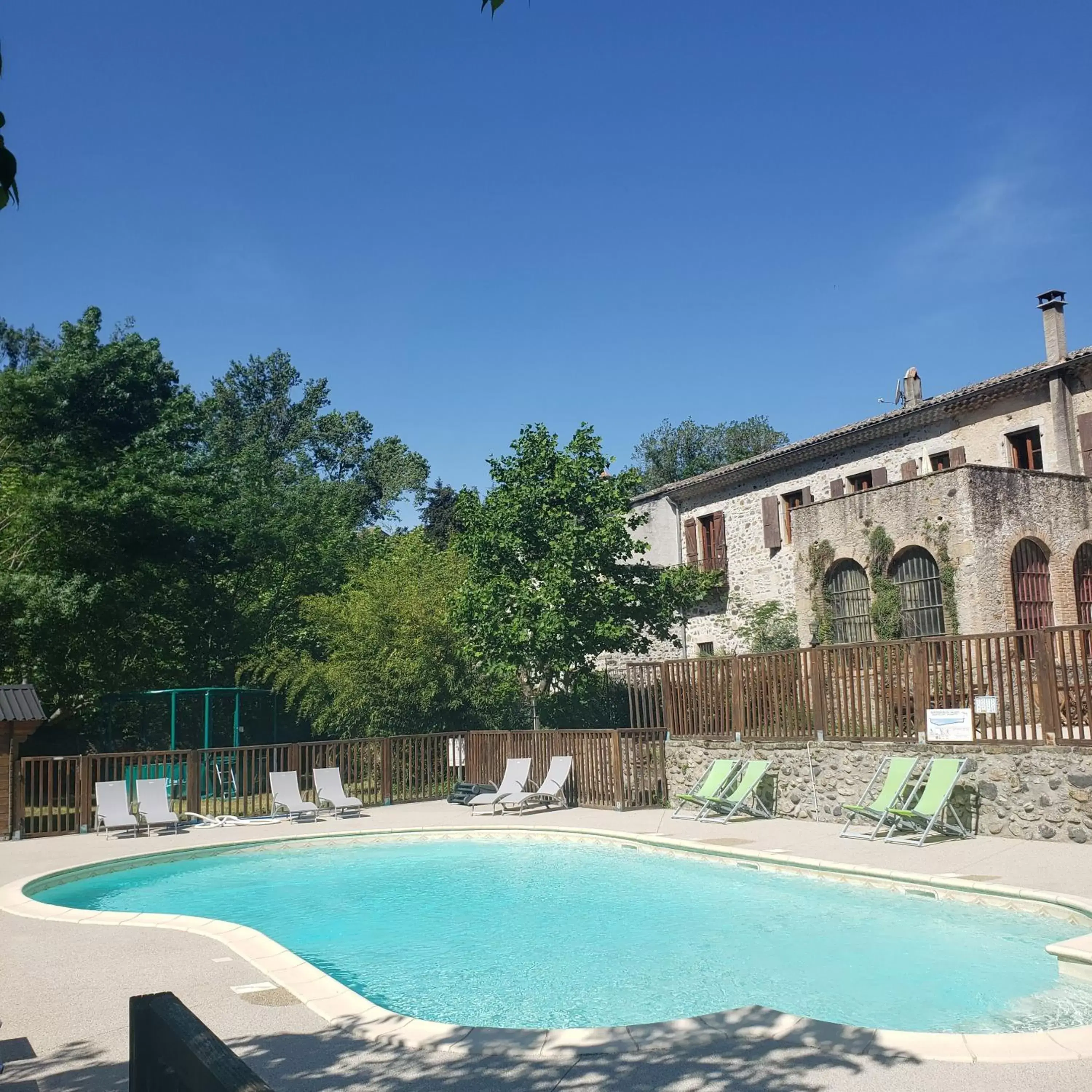 Swimming Pool in Le Moulin D'onclaire Camping et chambres d'hôtes