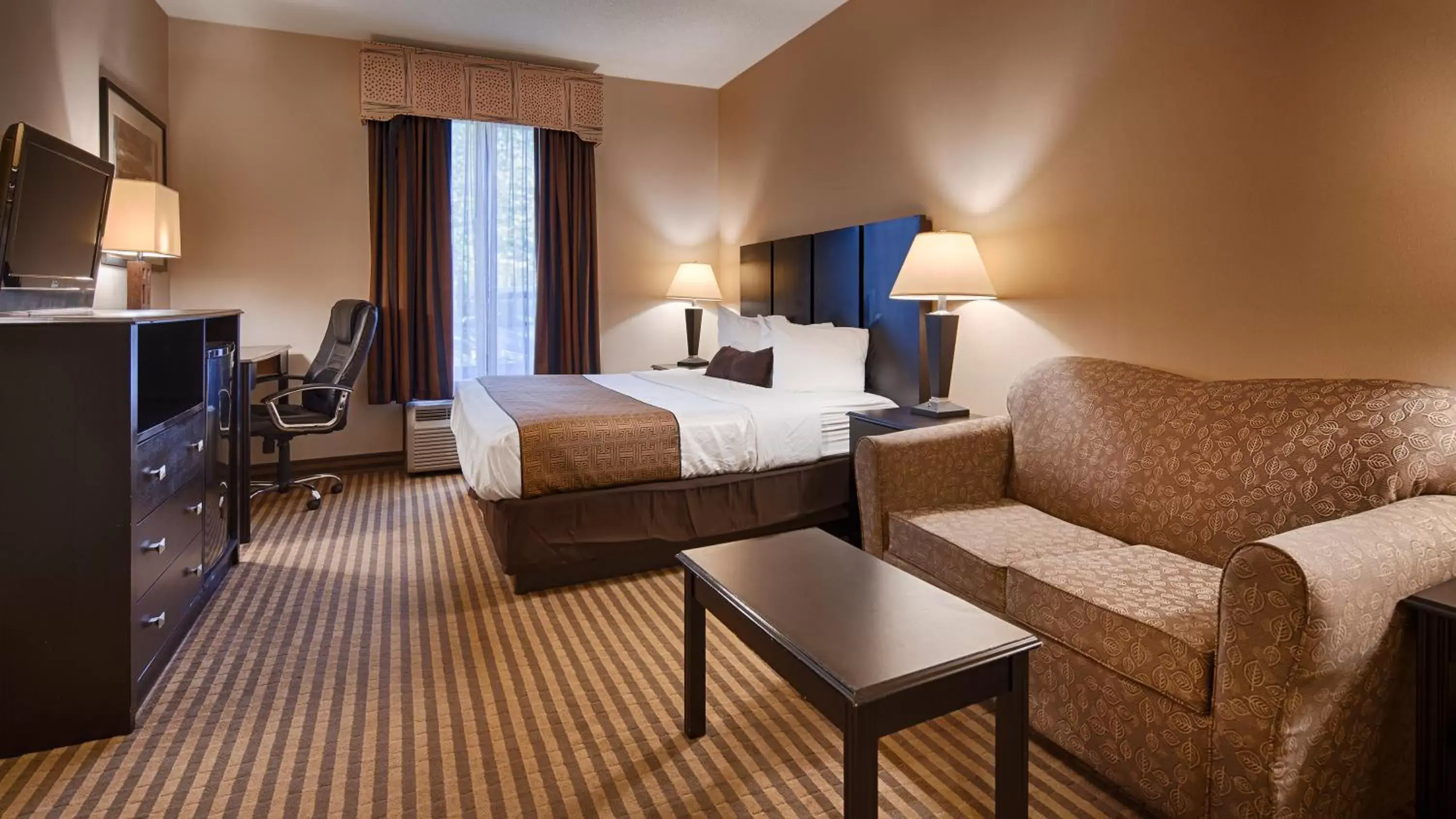 Photo of the whole room, Bed in Best Western Dunkirk & Fredonia Inn Photo of the whole room, Bed in Best Western Dunkirk & Fredonia Inn