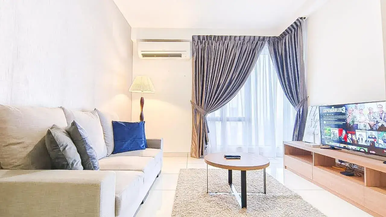 Seating Area in 1 Tebrau Suites by Subhome