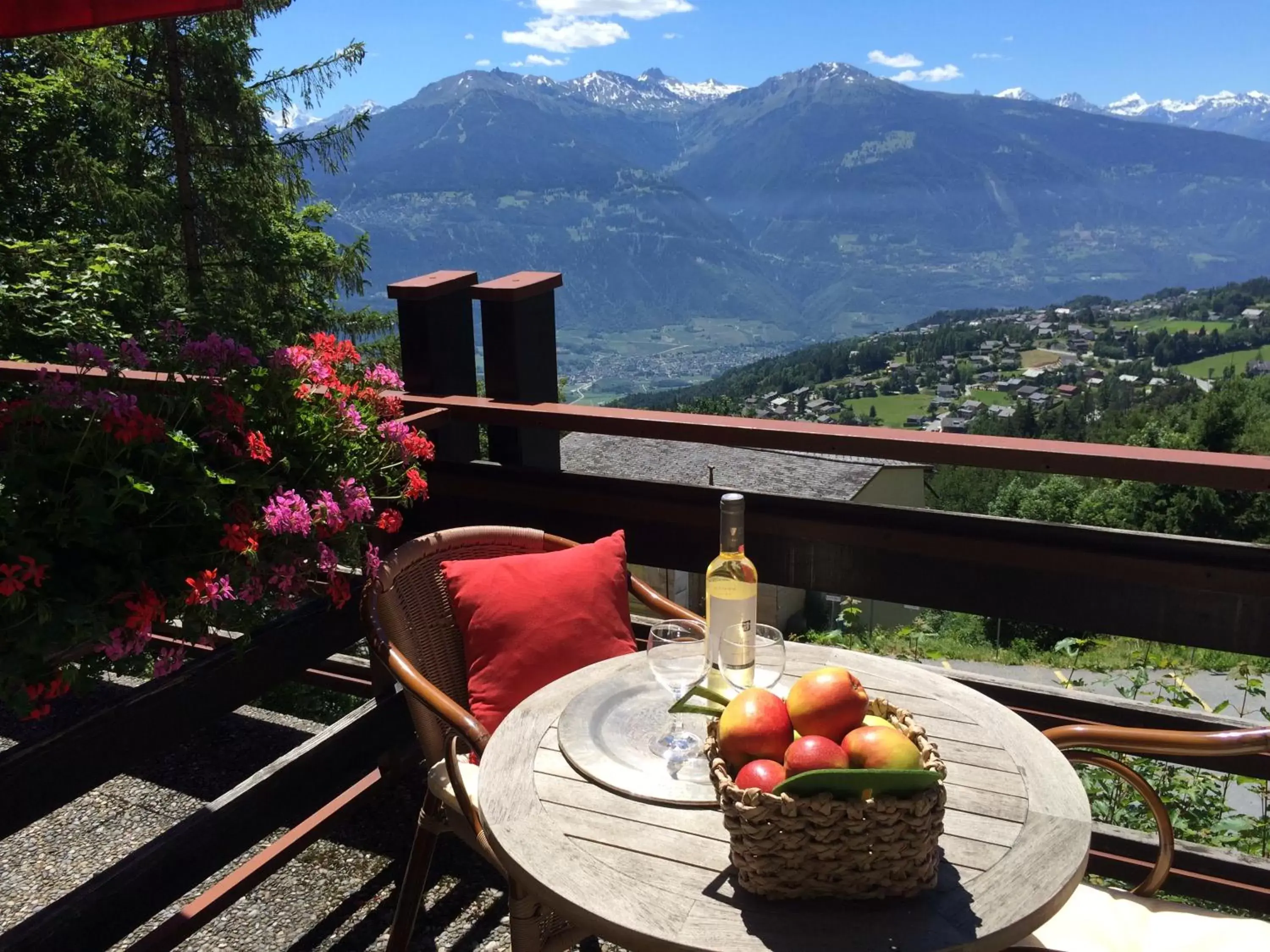 Balcony/Terrace, Mountain View in Hôtel de la Forêt