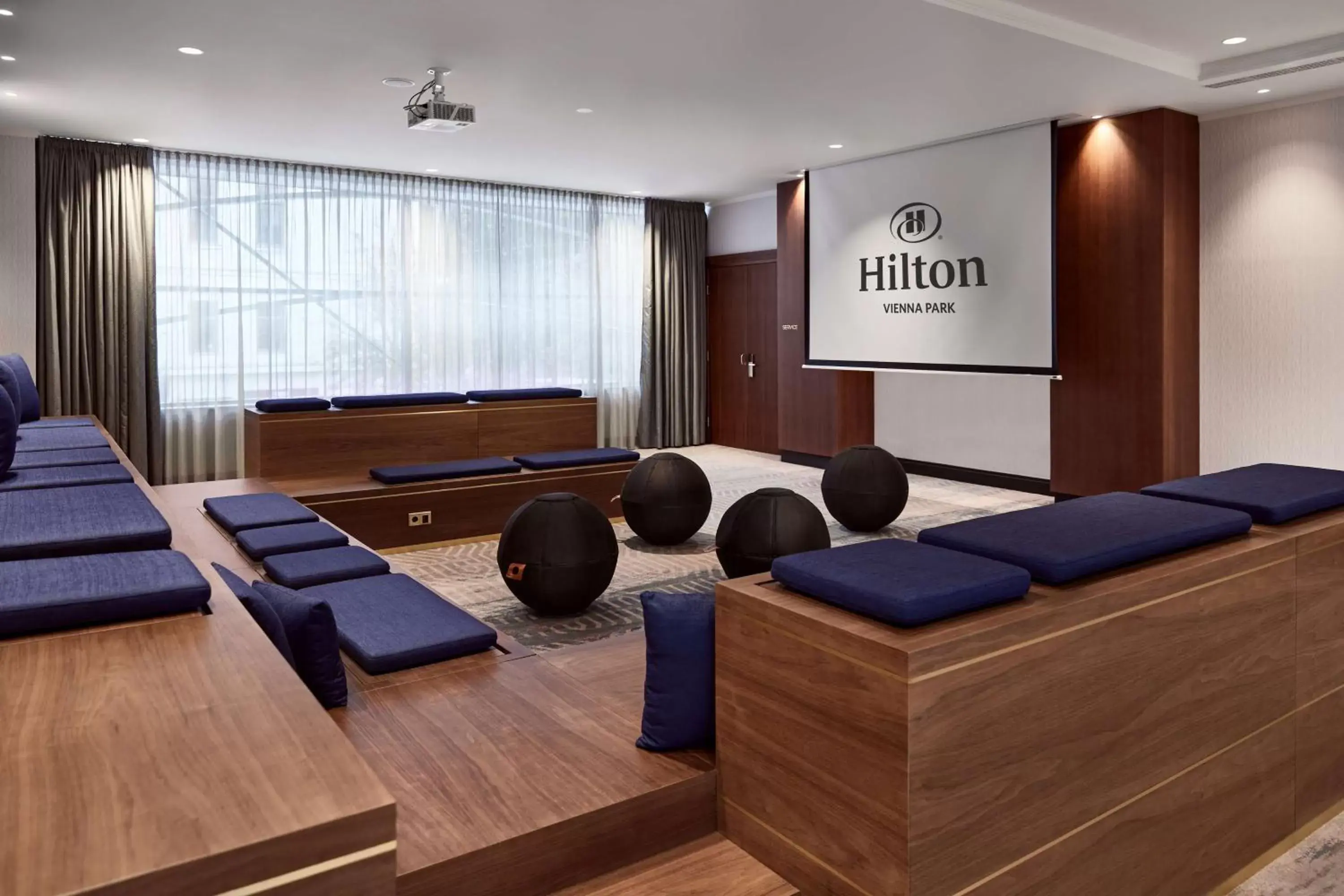 Lobby or reception in Hilton Vienna Park