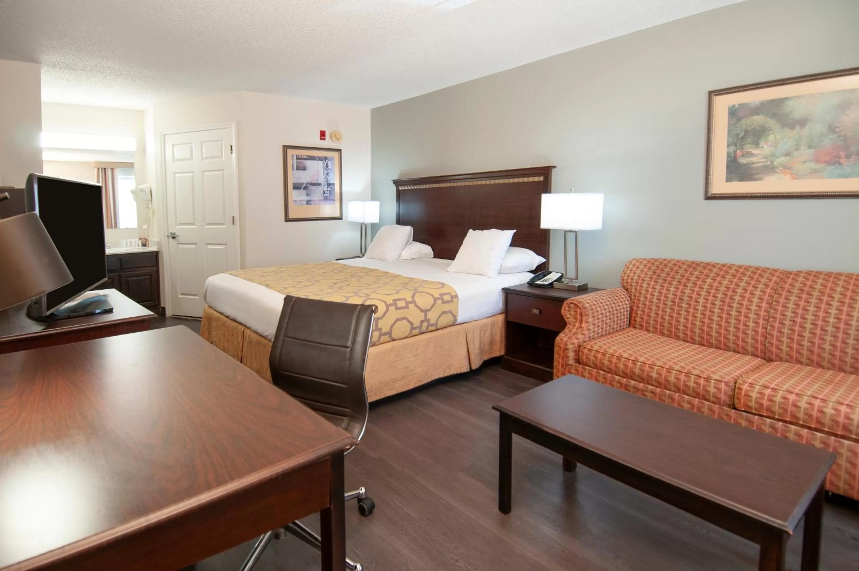 TV and multimedia, Bed in Baymont by Wyndham Tuscaloosa